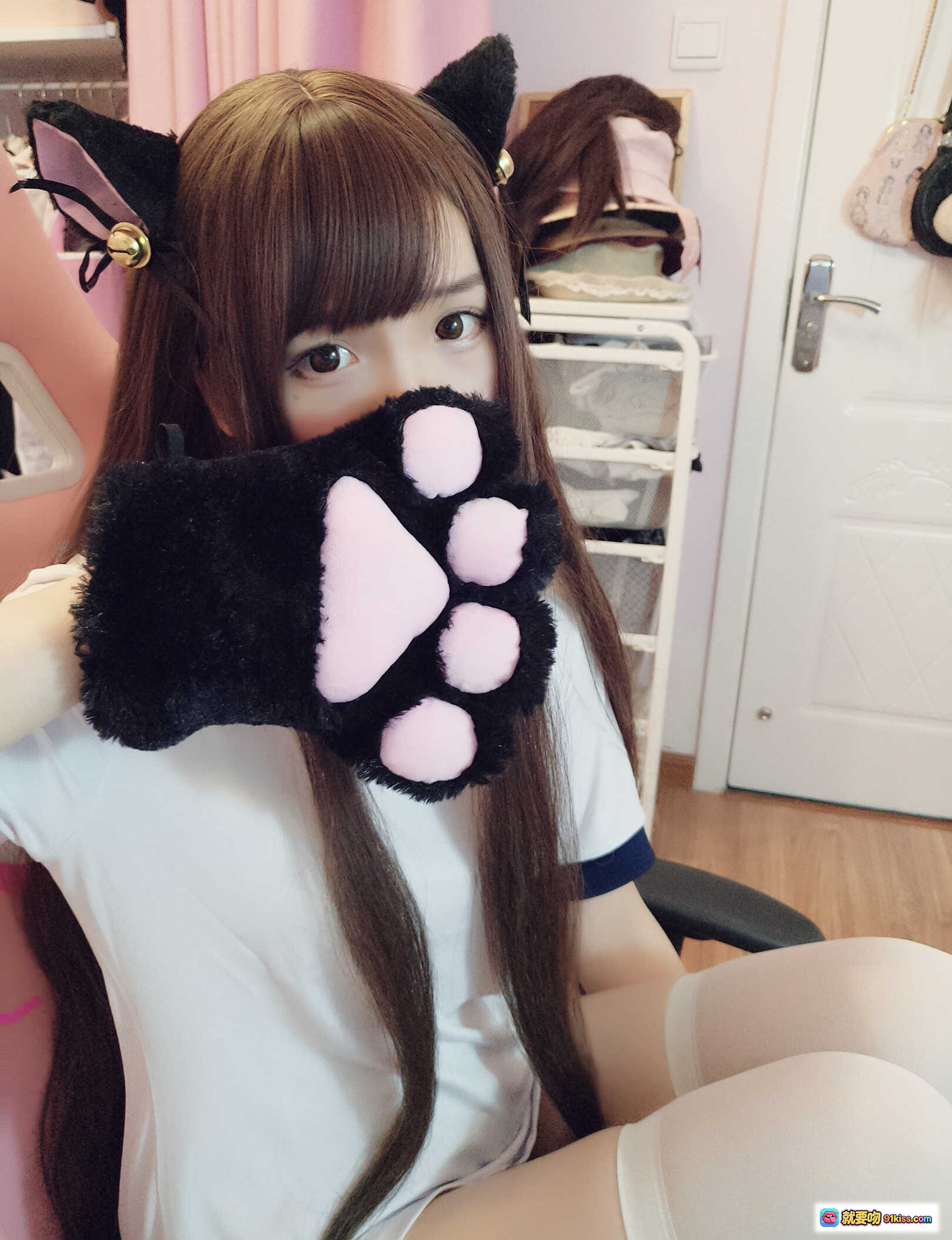 图片[3] - 古川NO.018猫耳体操写真 甜美少女猫耳发饰黑粉爪套白丝美腿可爱风室内私房照 - 就要吻