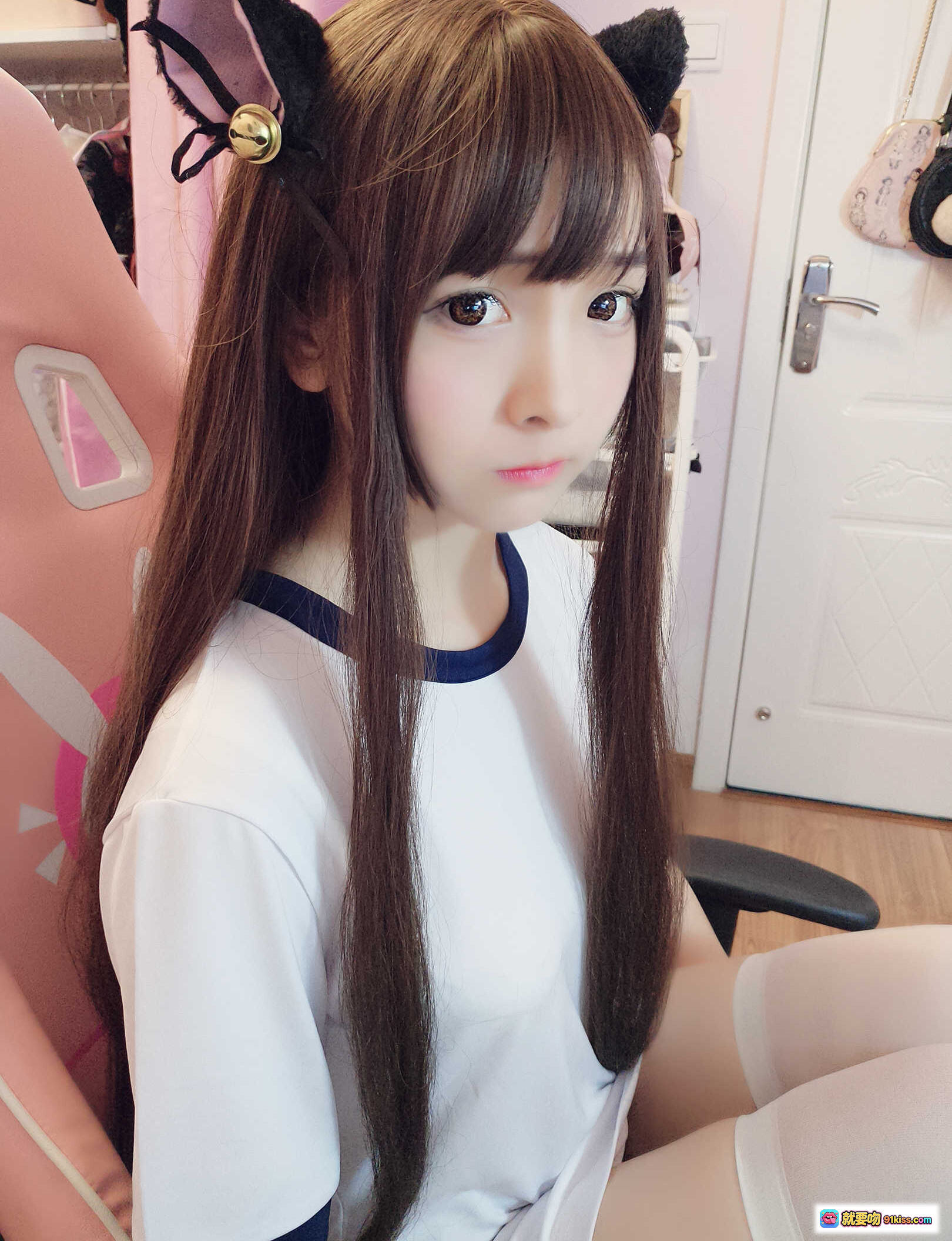 图片[4] - 古川NO.018猫耳体操写真 甜美少女猫耳发饰黑粉爪套白丝美腿可爱风室内私房照 - 就要吻