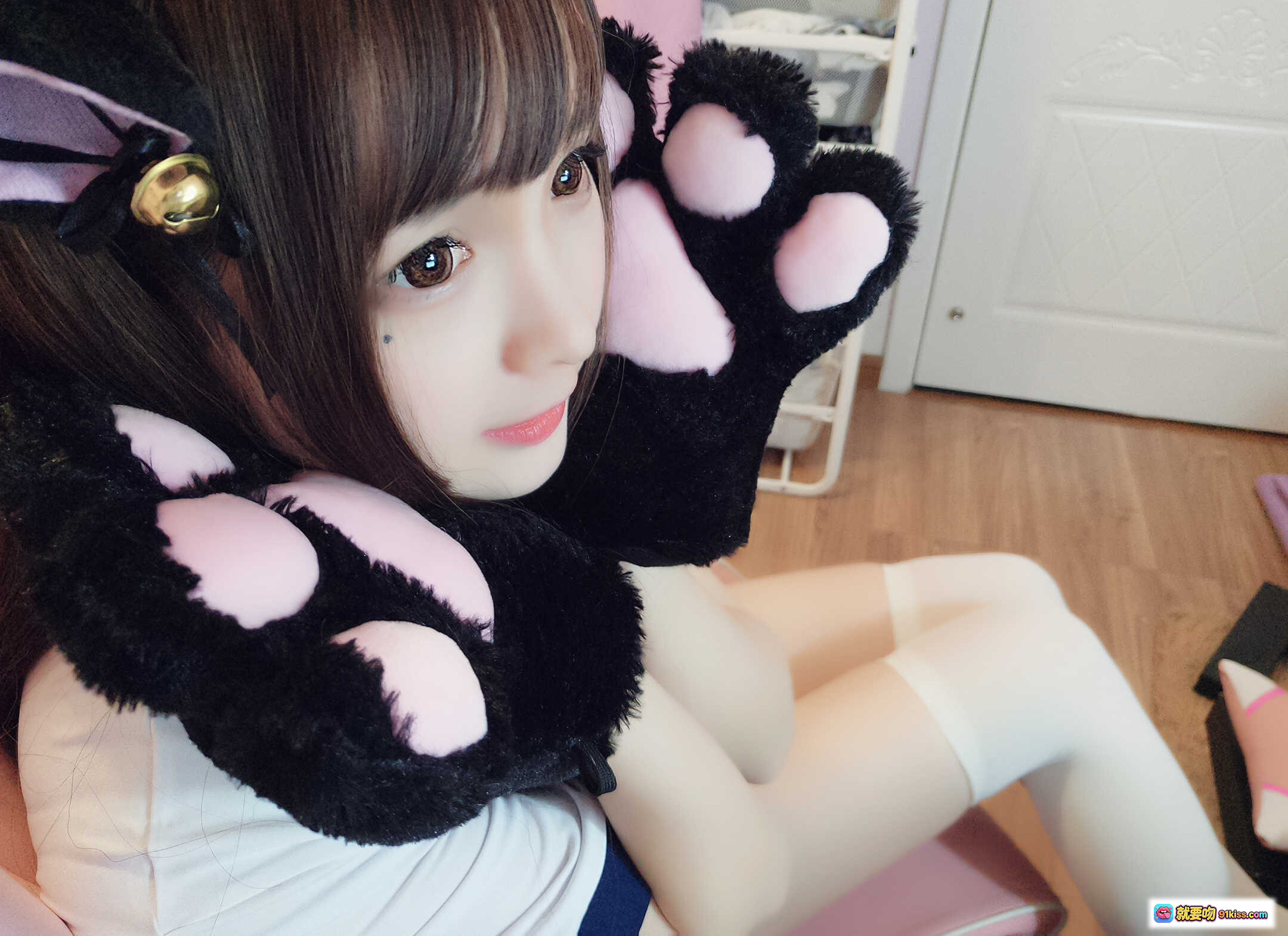 图片[7] - 古川NO.018猫耳体操写真 甜美少女猫耳发饰黑粉爪套白丝美腿可爱风室内私房照 - 就要吻