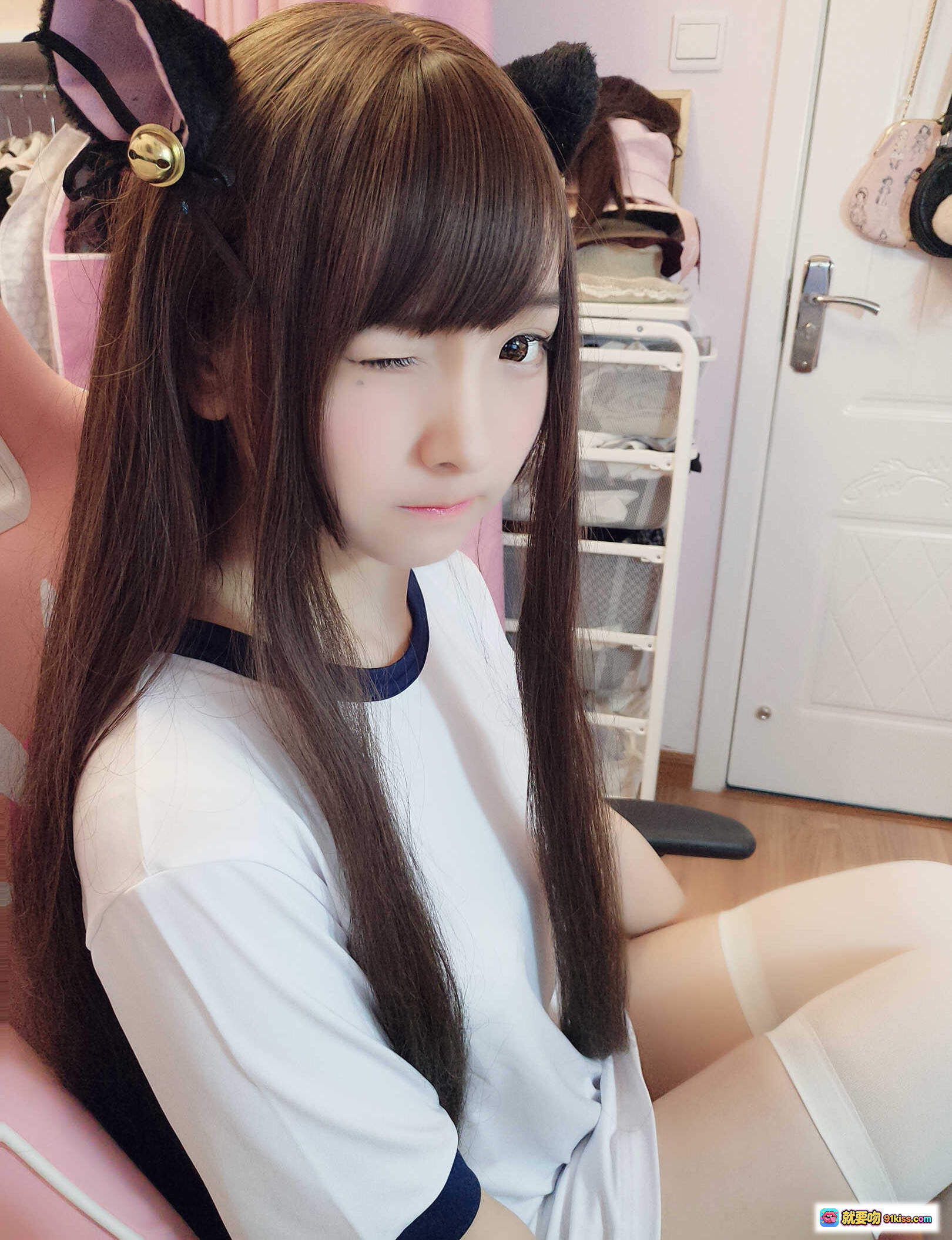 图片[8] - 古川NO.018猫耳体操写真 甜美少女猫耳发饰黑粉爪套白丝美腿可爱风室内私房照 - 就要吻