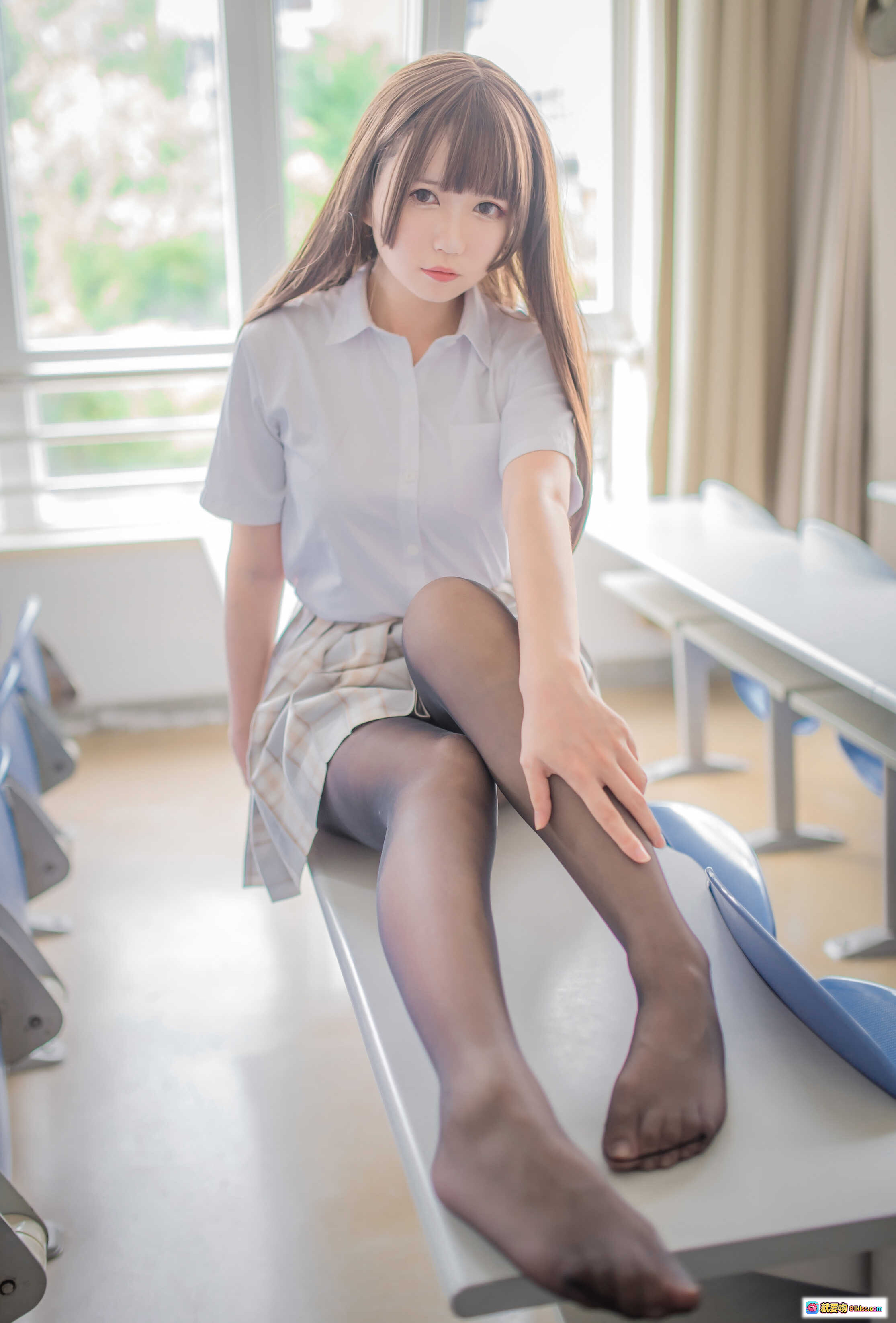 图片[7] - 白金saki制服黑丝写真NO.009｜校园风短袖衬衫+格纹短裙+性感黑丝美腿24P高清图集 - 就要吻