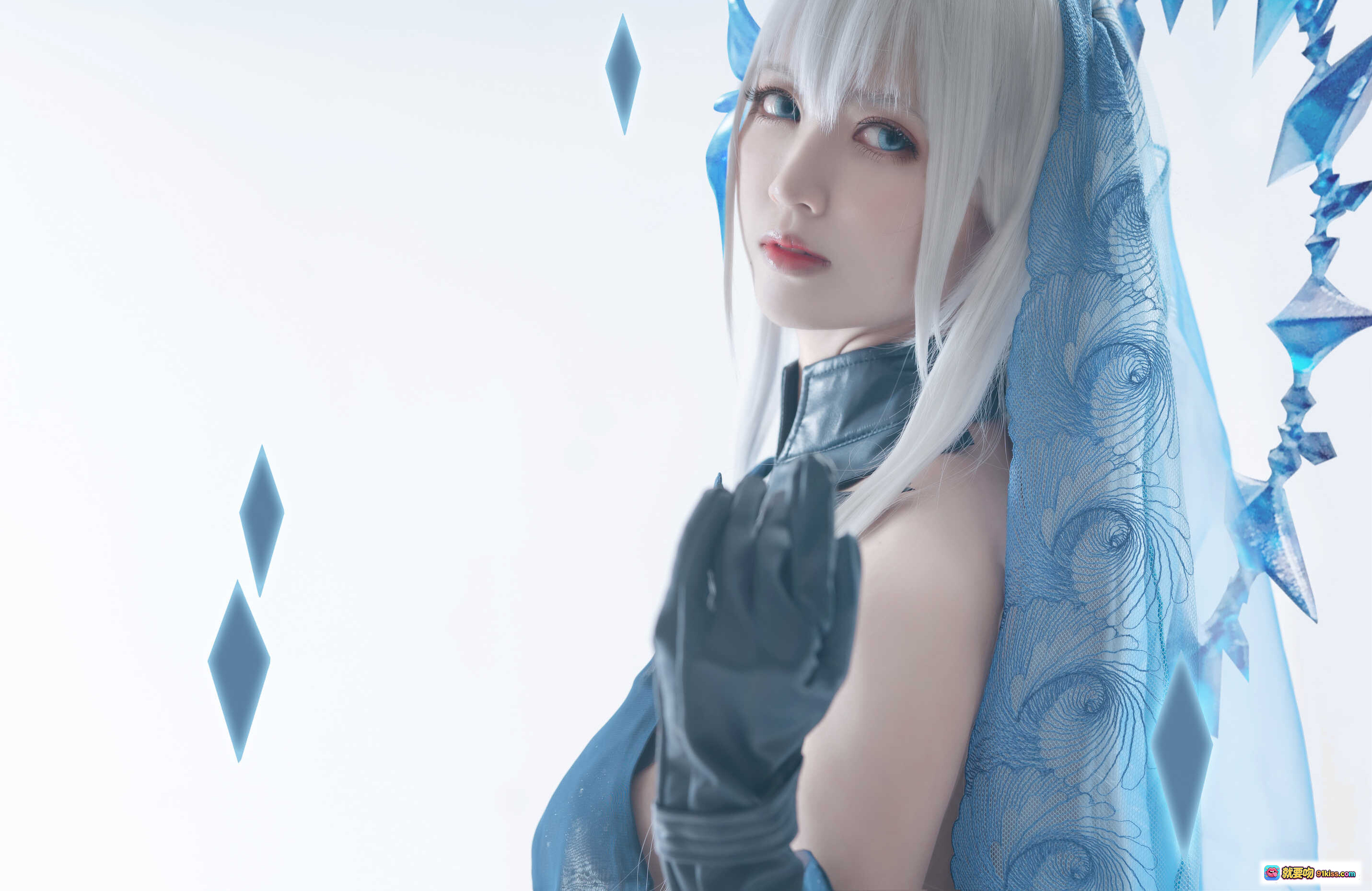 图片[6] - 鳗鱼霏儿NO.038狂三折纸Cosplay写真｜蓝白系华丽服饰+冰晶光环+神秘符文+精致妆容+高还原度角色扮演 - 就要吻