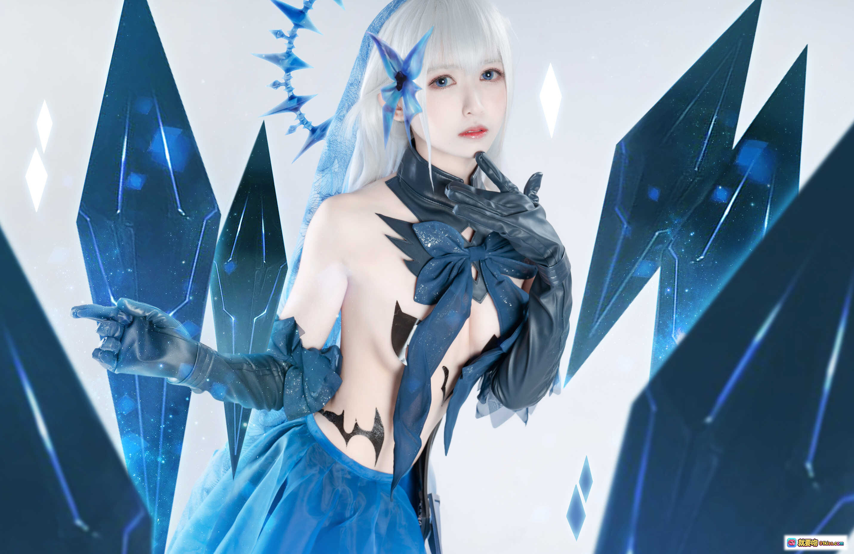 图片[3] - 鳗鱼霏儿NO.038狂三折纸Cosplay写真｜蓝白系华丽服饰+冰晶光环+神秘符文+精致妆容+高还原度角色扮演 - 就要吻