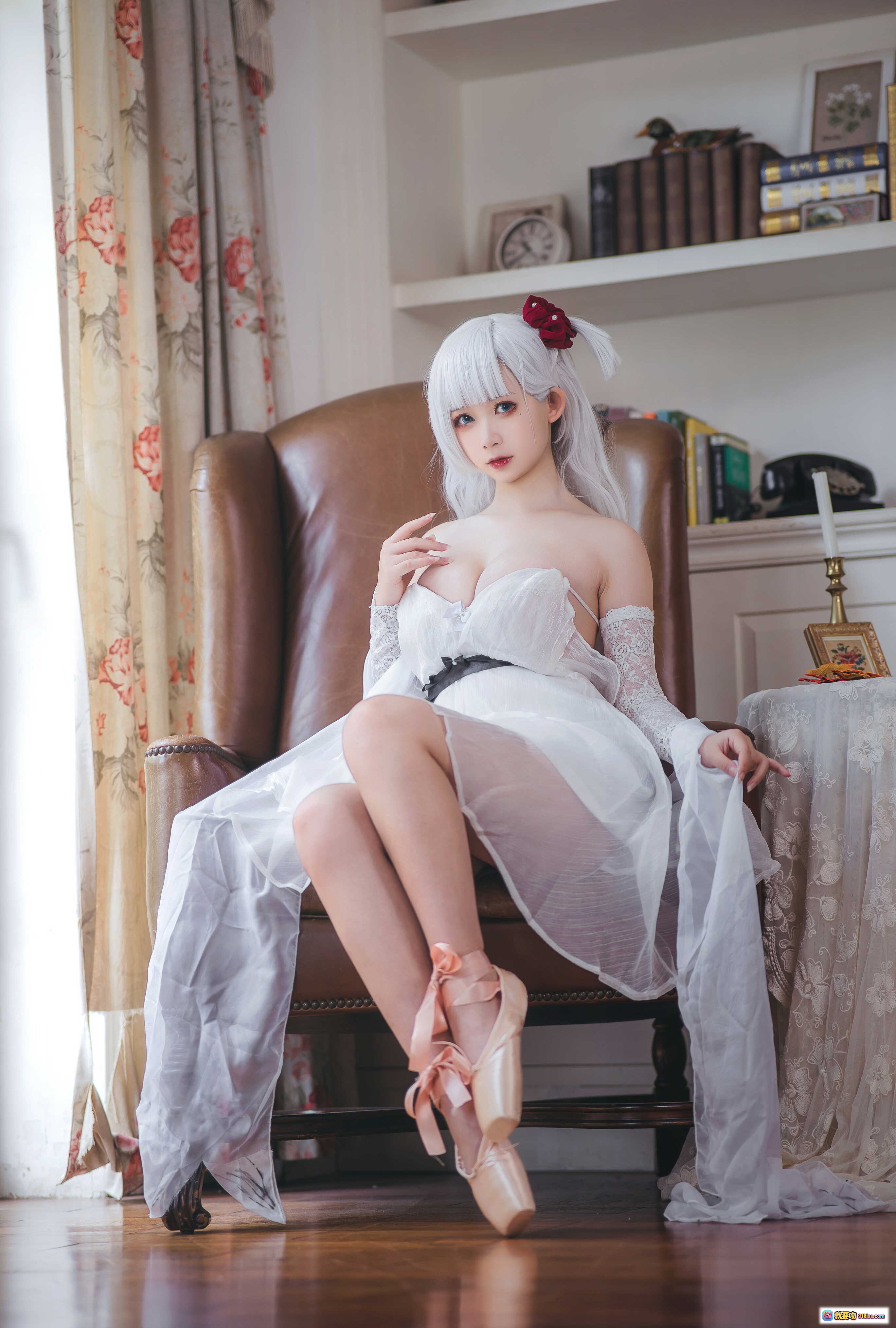 图片[10] - 樱落酱NO.020翔鹤Cosplay写真｜银发红蝴蝶结白蕾丝抹胸裙性感优雅居家风22P高清图集 - 就要吻