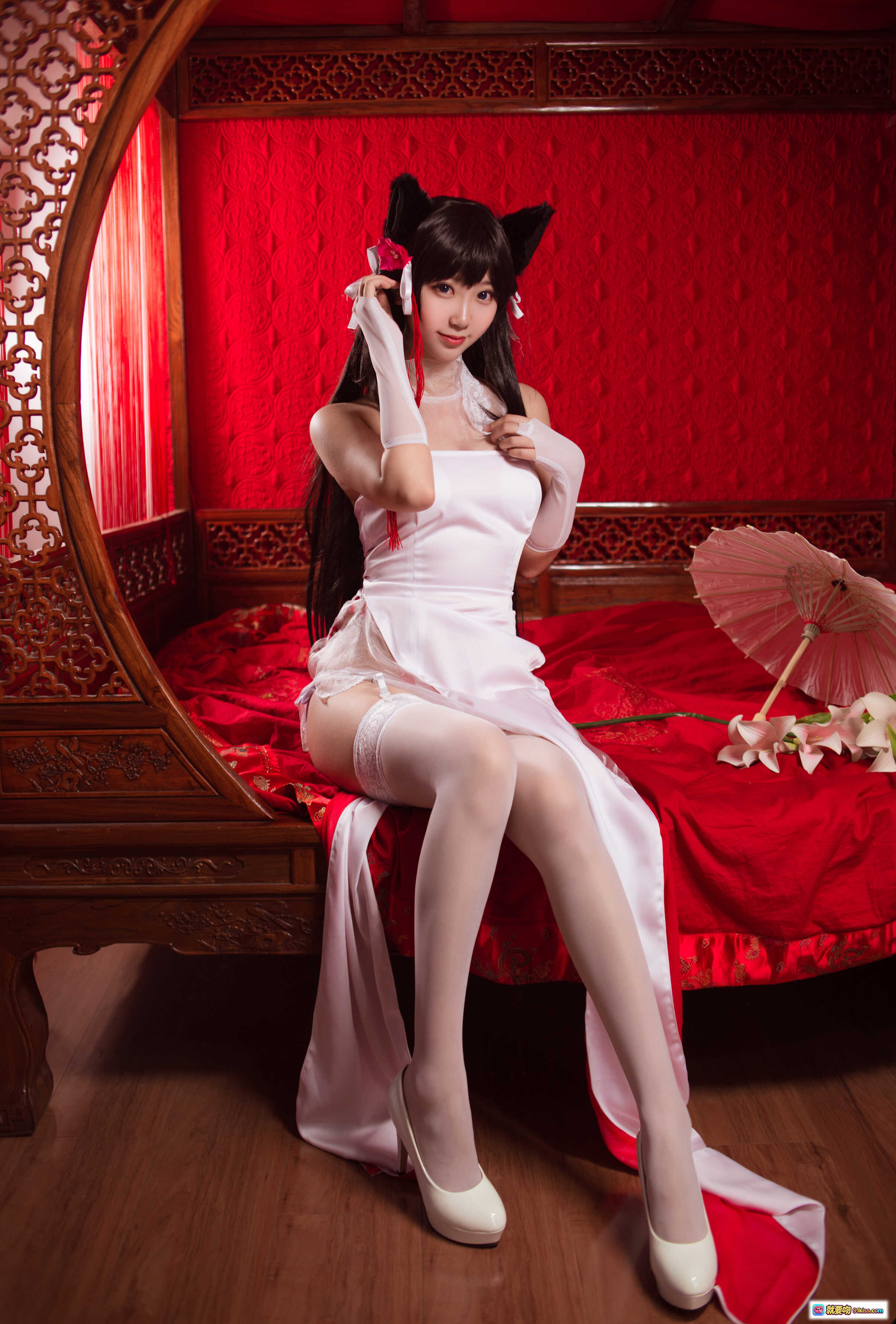 图片[9] - 黑川NO.005獒犬旗袍写真｜白丝蕾丝吊带裙+猫耳发饰+古典中式屏风背景｜23P高清图集 - 就要吻