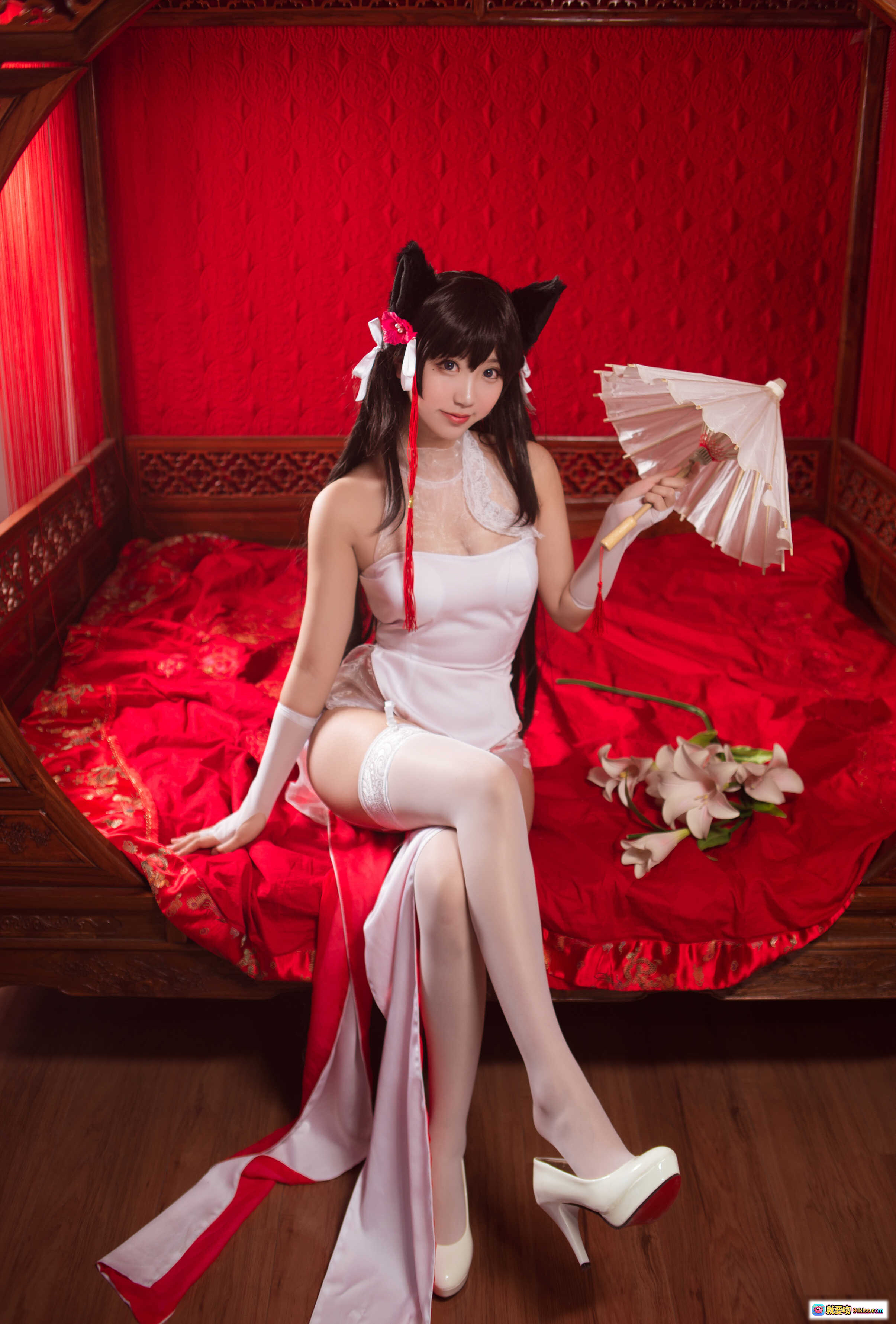 图片[5] - 黑川NO.005獒犬旗袍写真｜白丝蕾丝吊带裙+猫耳发饰+古典中式屏风背景｜23P高清图集 - 就要吻