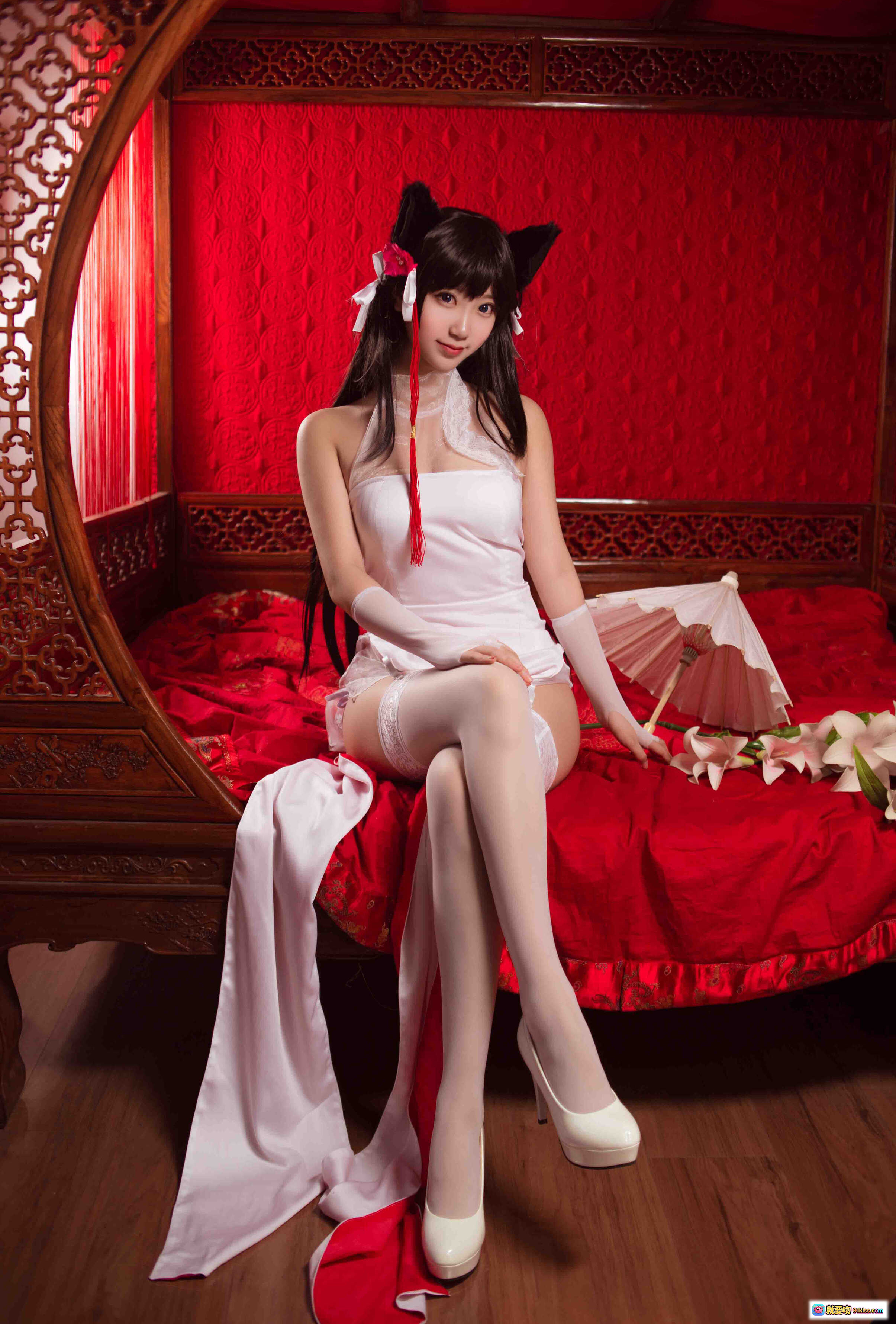 图片[4] - 黑川NO.005獒犬旗袍写真｜白丝蕾丝吊带裙+猫耳发饰+古典中式屏风背景｜23P高清图集 - 就要吻