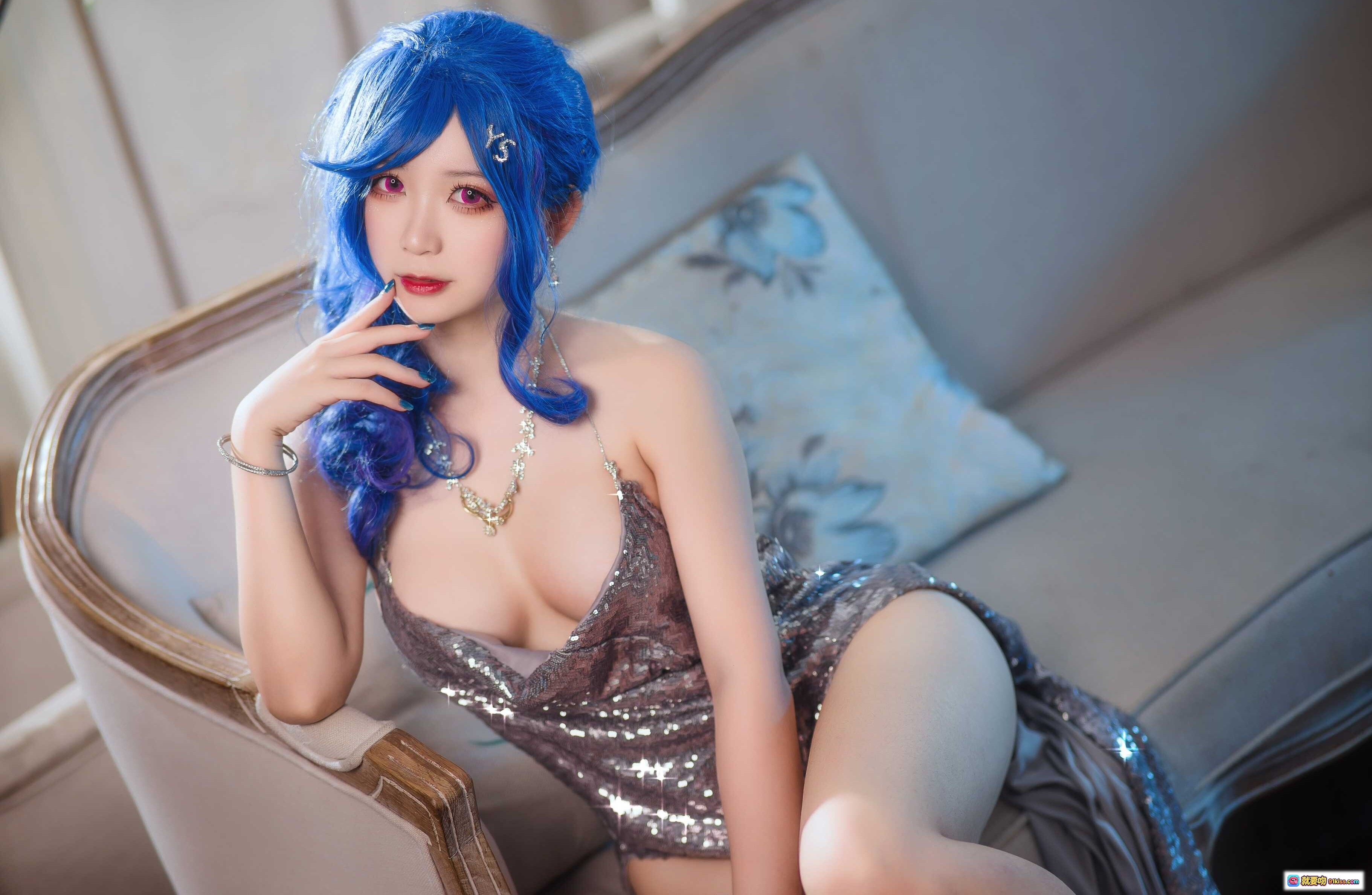 图片[9] - 樱落酱NO.019圣路易斯礼服Cosplay蓝发美女持香槟杯奢华沙发写真24P高清图集 - 就要吻