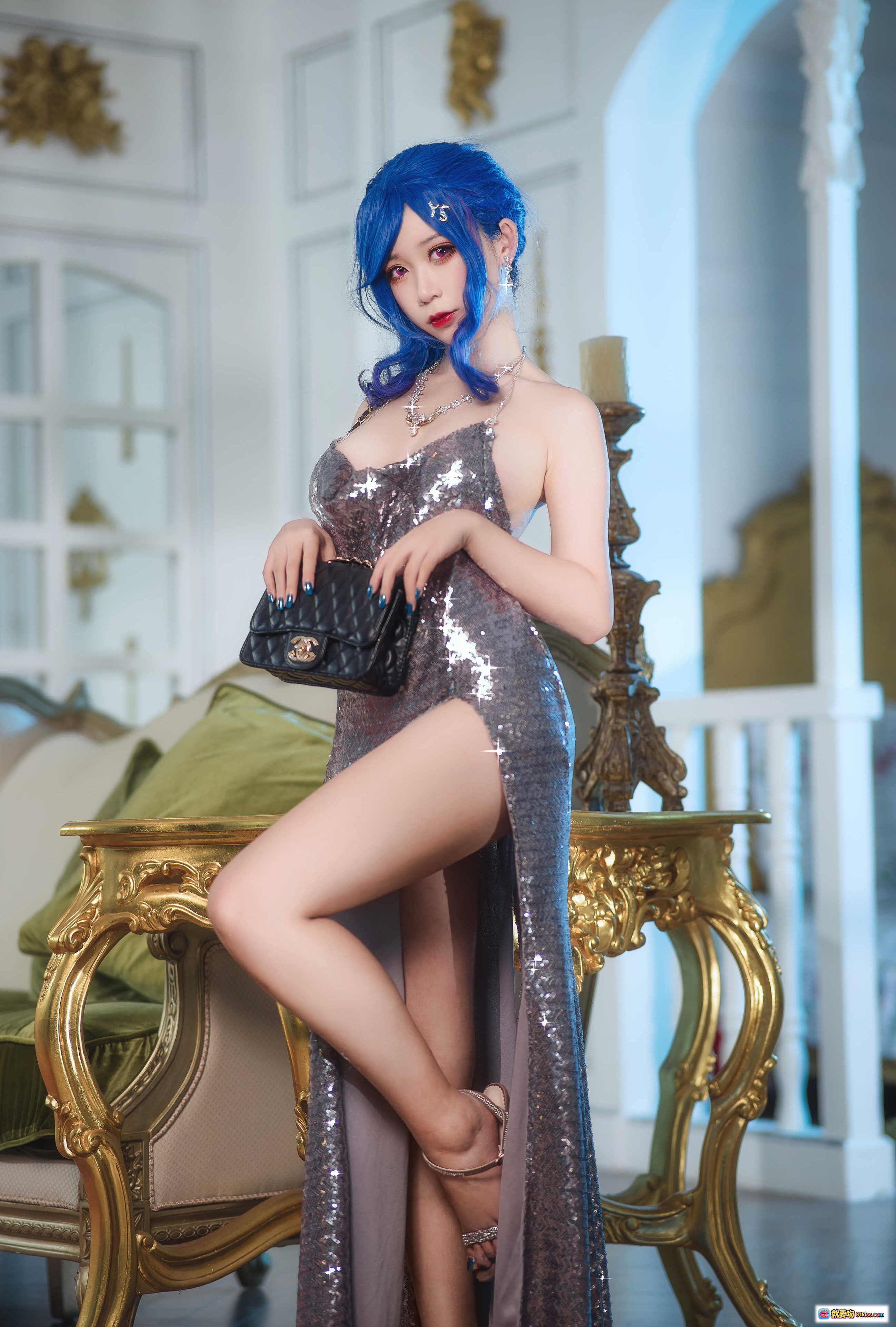 图片[3] - 樱落酱NO.019圣路易斯礼服Cosplay蓝发美女持香槟杯奢华沙发写真24P高清图集 - 就要吻