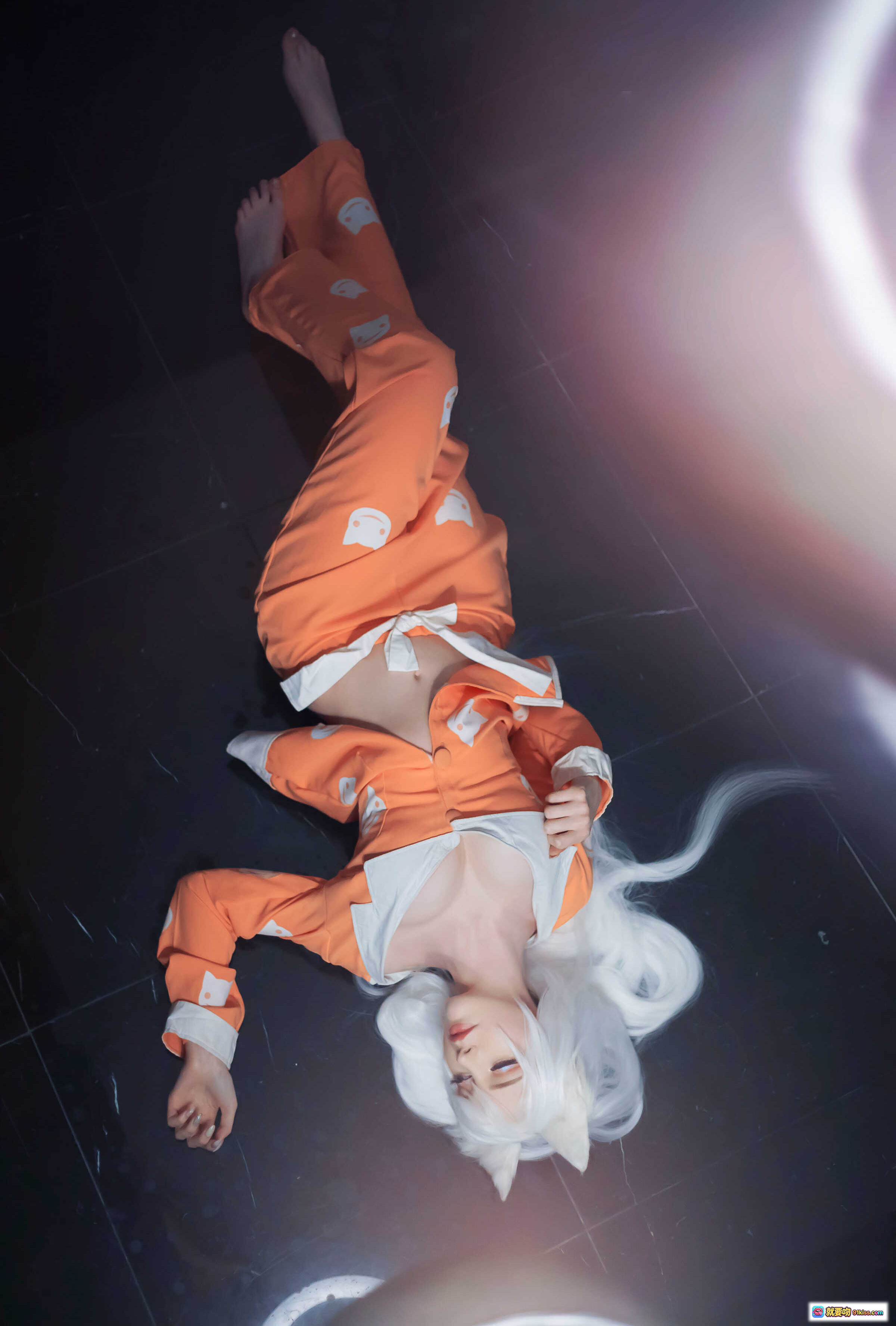 图片[2] - Sayathefox NO.004 白毛狐狸 Cosplay 精美写真 11P 28MB 高清橙色服装 白发狐耳 视觉艺术 时尚摄影 - 就要吻