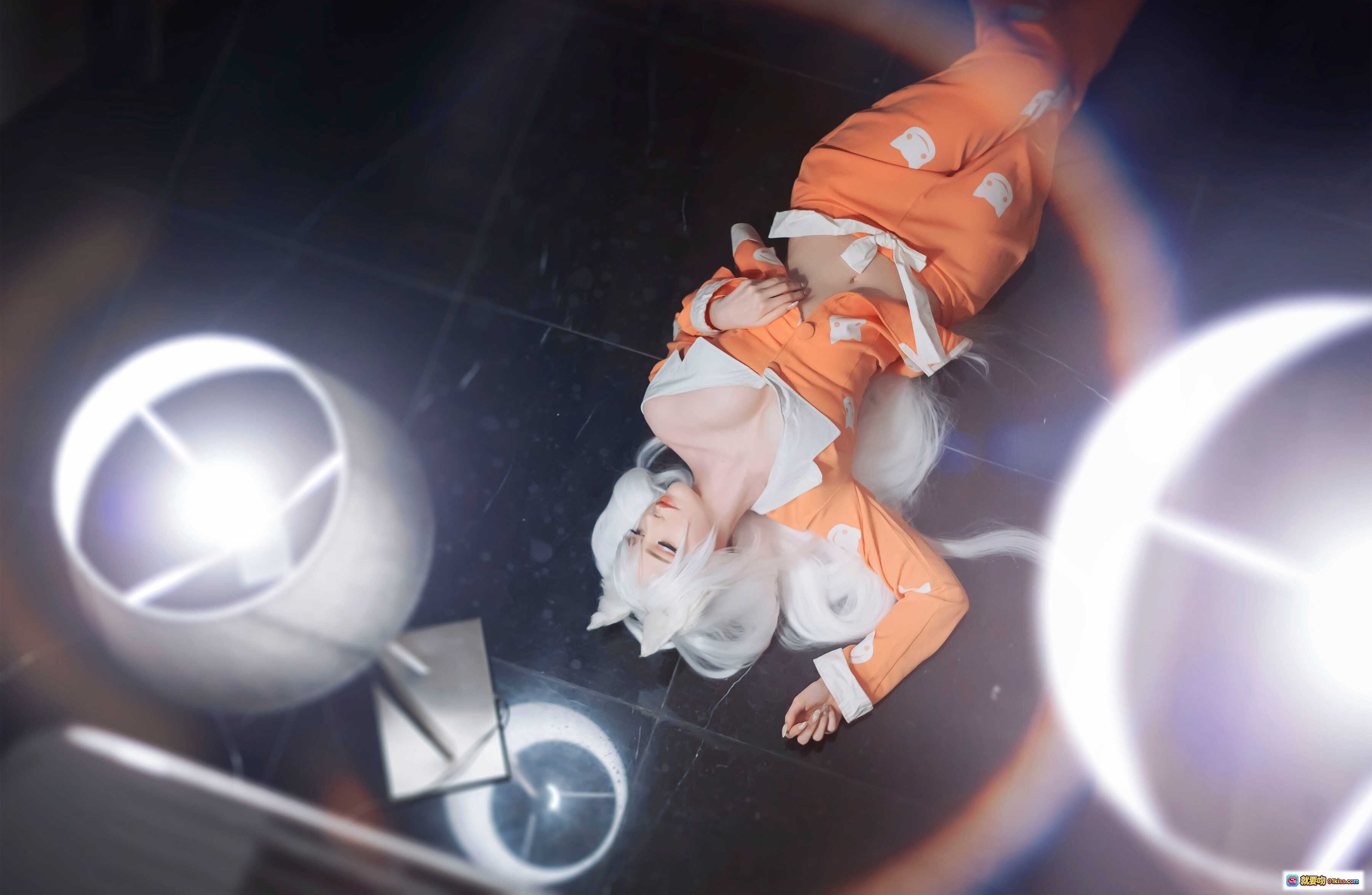 图片[1] - Sayathefox NO.004 白毛狐狸 Cosplay 精美写真 11P 28MB 高清橙色服装 白发狐耳 视觉艺术 时尚摄影 - 就要吻