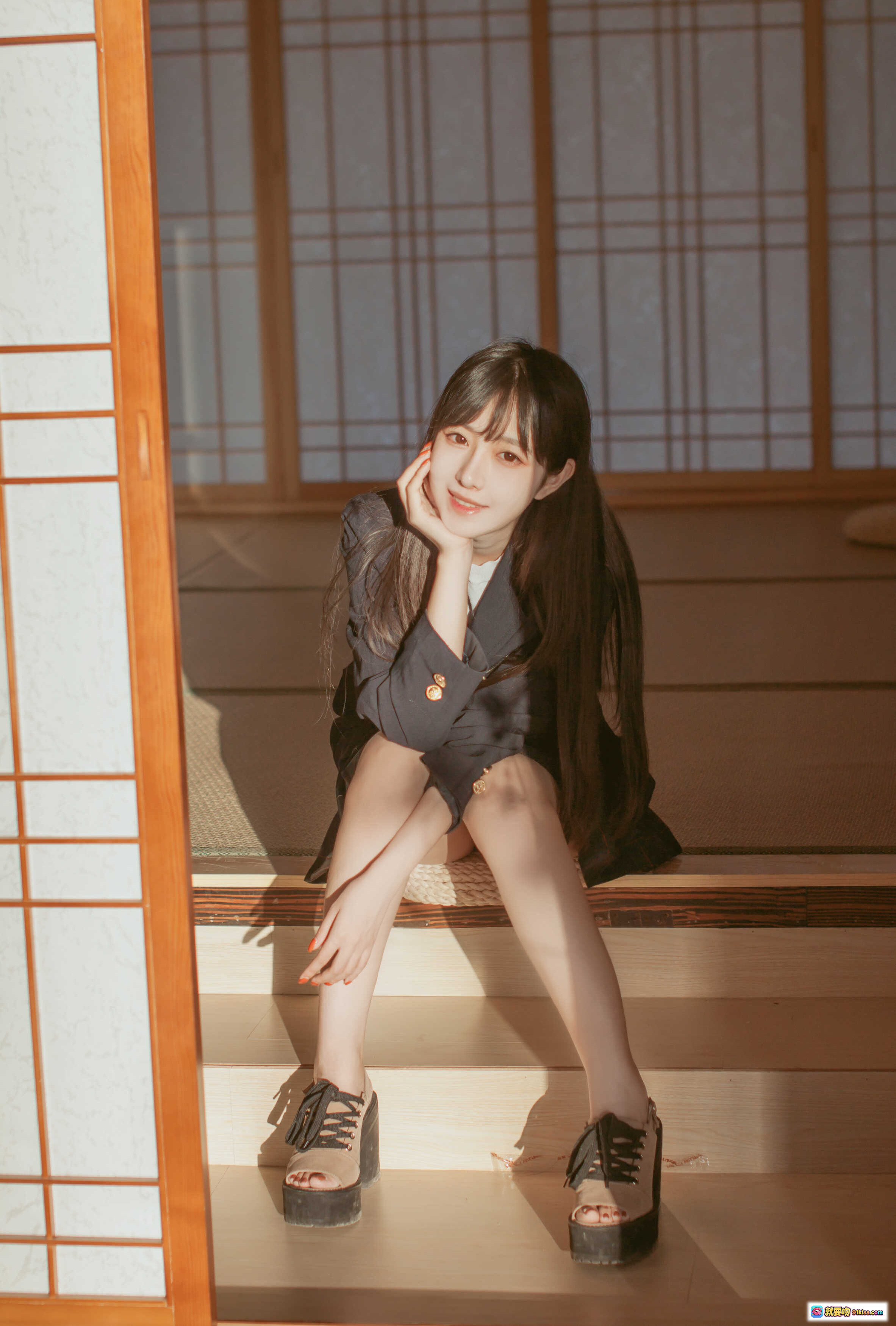 图片[1] - Shika小鹿鹿 NO.067 JK制服和风写真 11P日系少女坐姿美腿特写 温柔微笑木质台阶背景 92MB高清图集 - 就要吻