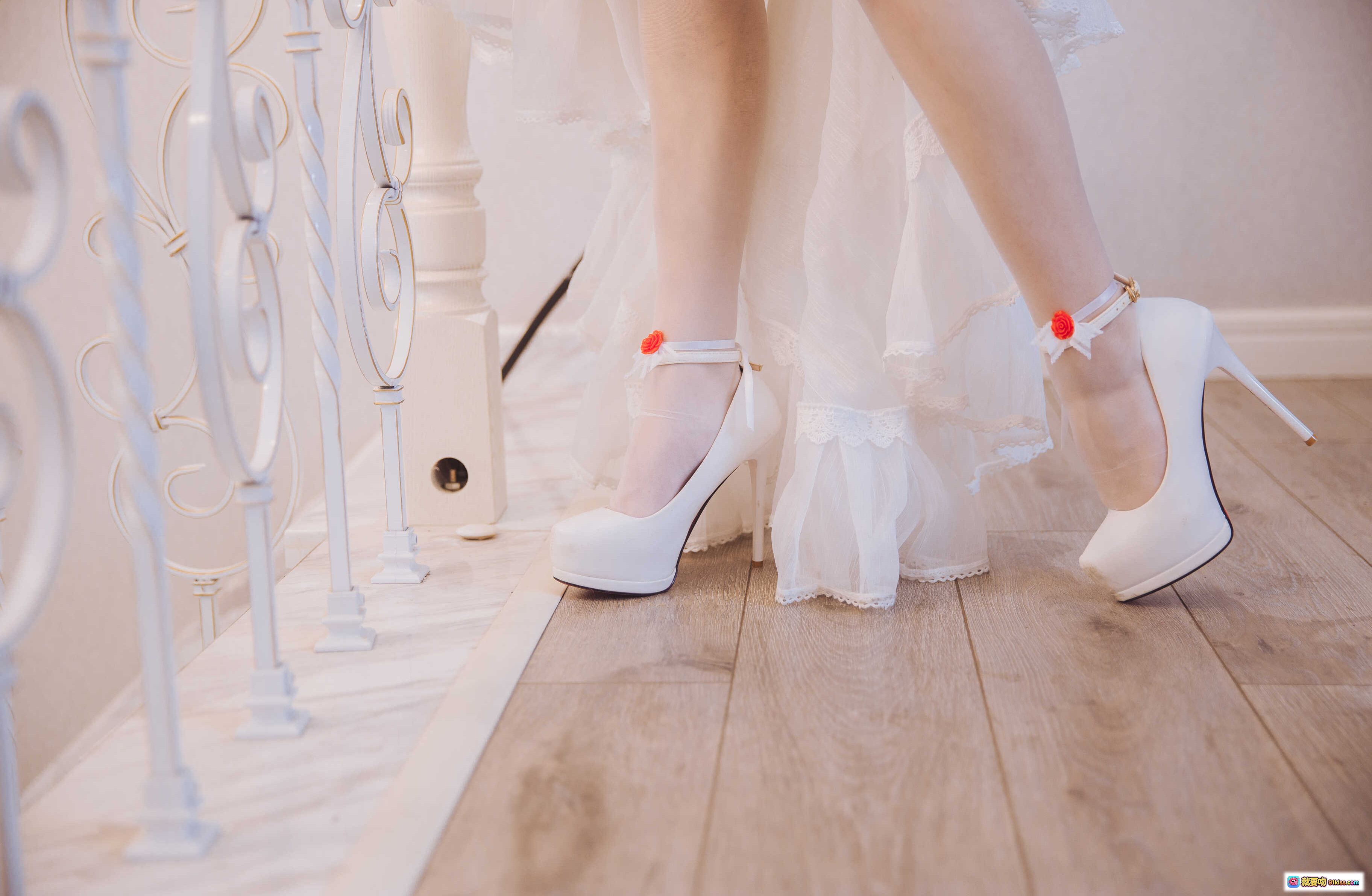 图片[10] - 日奈娇NO.006 G36C礼服Cosplay 白色婚纱红玫瑰持枪美少女 40P高清写真 - 就要吻