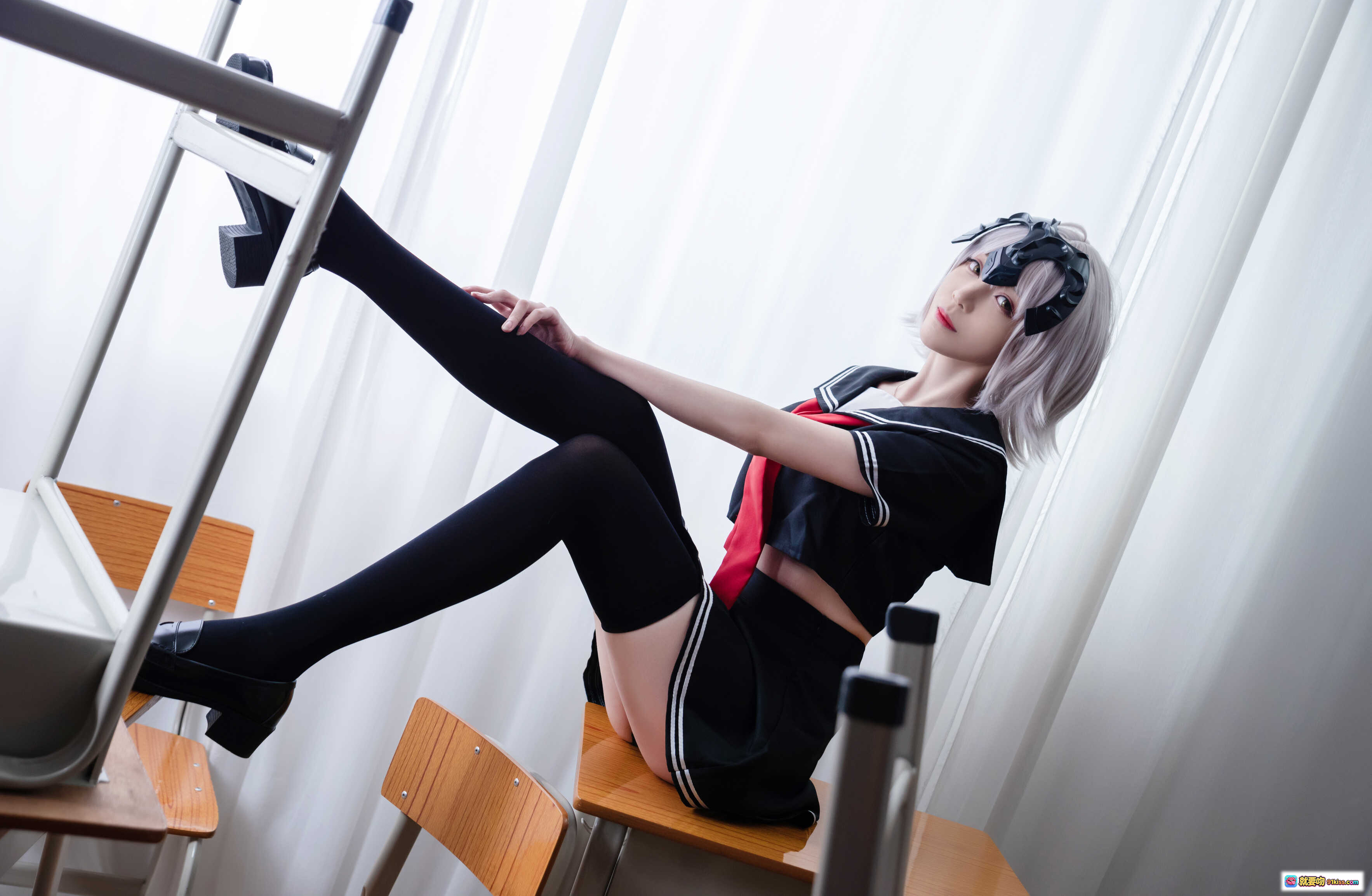 图片[8] - 青青子Js NO.003 黑贞 学院风黑裙过膝袜美腿写真 13P高清图集 - 就要吻