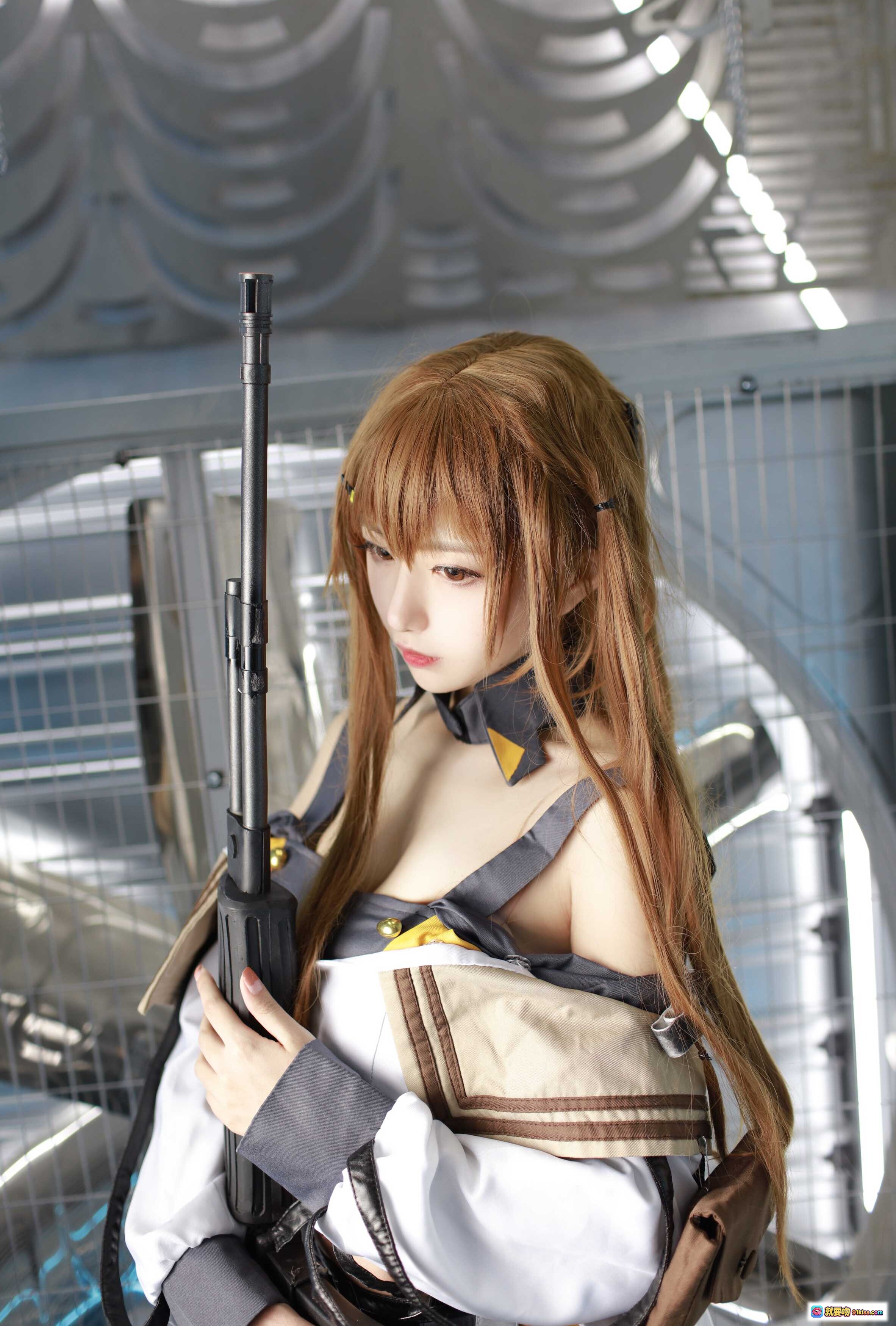 图片[2] - Shika小鹿鹿NO.005 K2 Cosplay写真 | 橙发少女工业风场景 | 黑丝厚底靴精致制服 | 26P高清图集104M - 就要吻