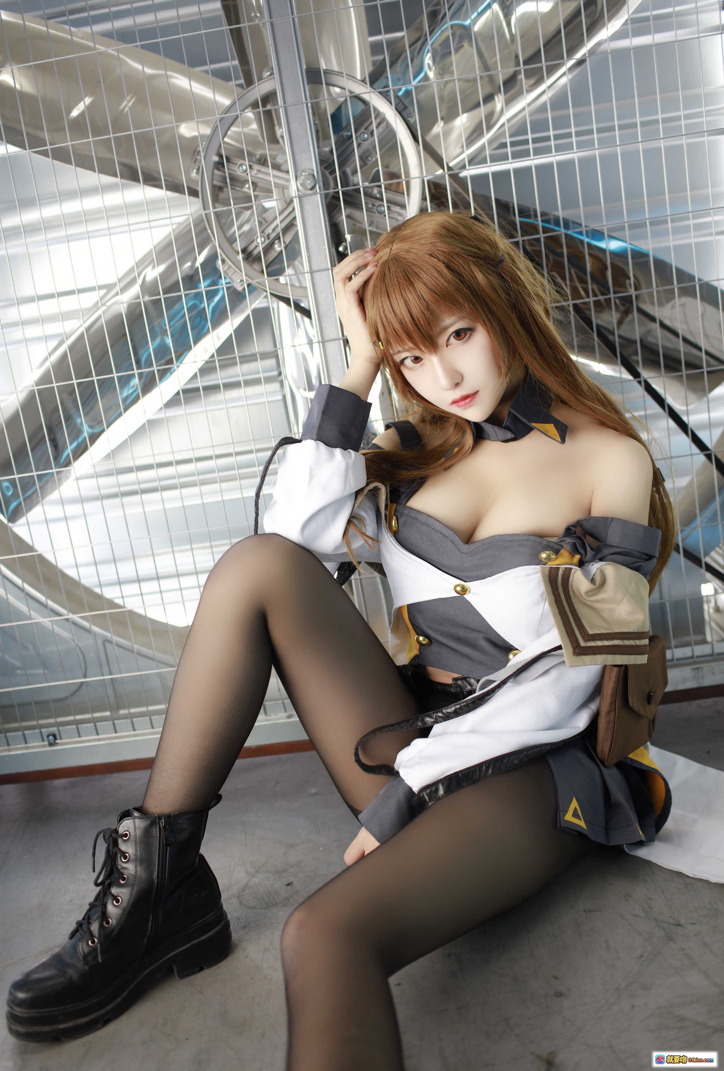 图片[3] - Shika小鹿鹿NO.005 K2 Cosplay写真 | 橙发少女工业风场景 | 黑丝厚底靴精致制服 | 26P高清图集104M - 就要吻