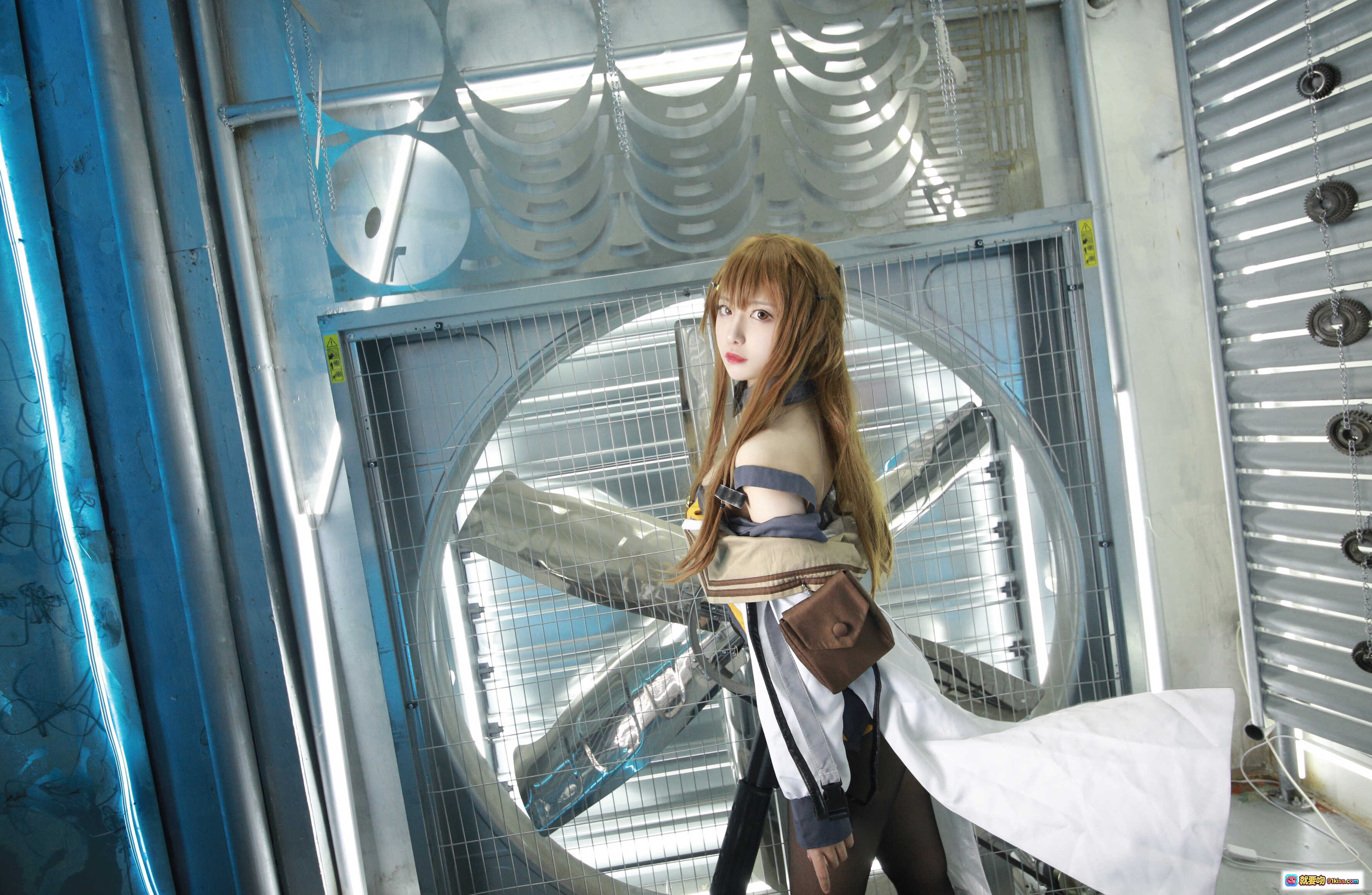 图片[10] - Shika小鹿鹿NO.005 K2 Cosplay写真 | 橙发少女工业风场景 | 黑丝厚底靴精致制服 | 26P高清图集104M - 就要吻