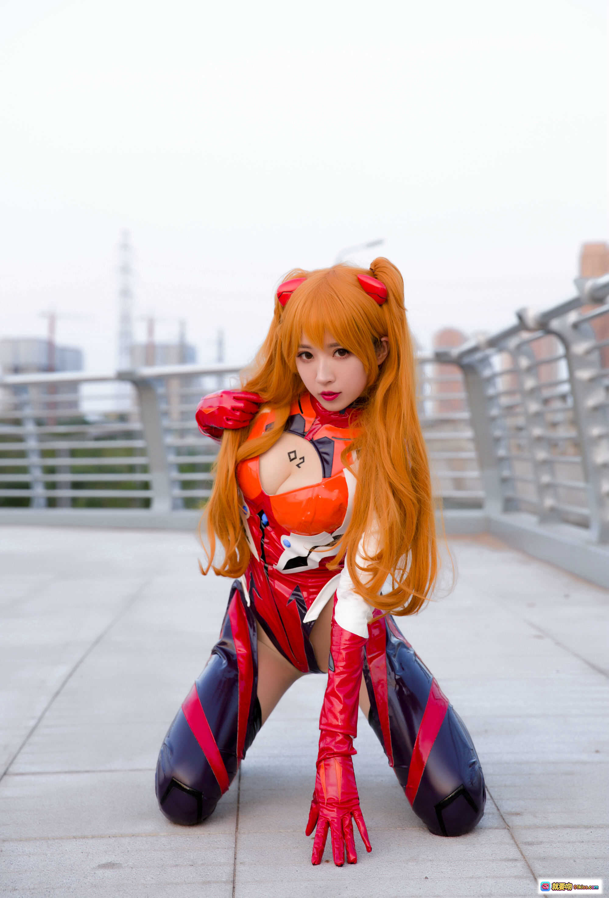 图片[5] - 小女巫露娜NO.006明日香油亮款cosplay写真 36P22MB 红色长矛高跟靴双马尾都市天台拍摄 - 就要吻