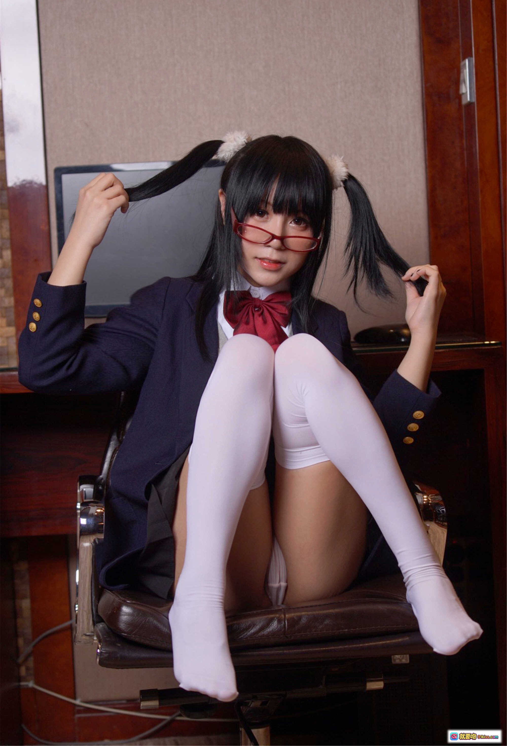 图片[10] - 摇摇乐yoyo NO.036 白银x摇摇乐 125P写真集 白色制服 猫耳眼镜 白丝黑丝美腿 优雅坐姿 室内私房摄影 - 就要吻