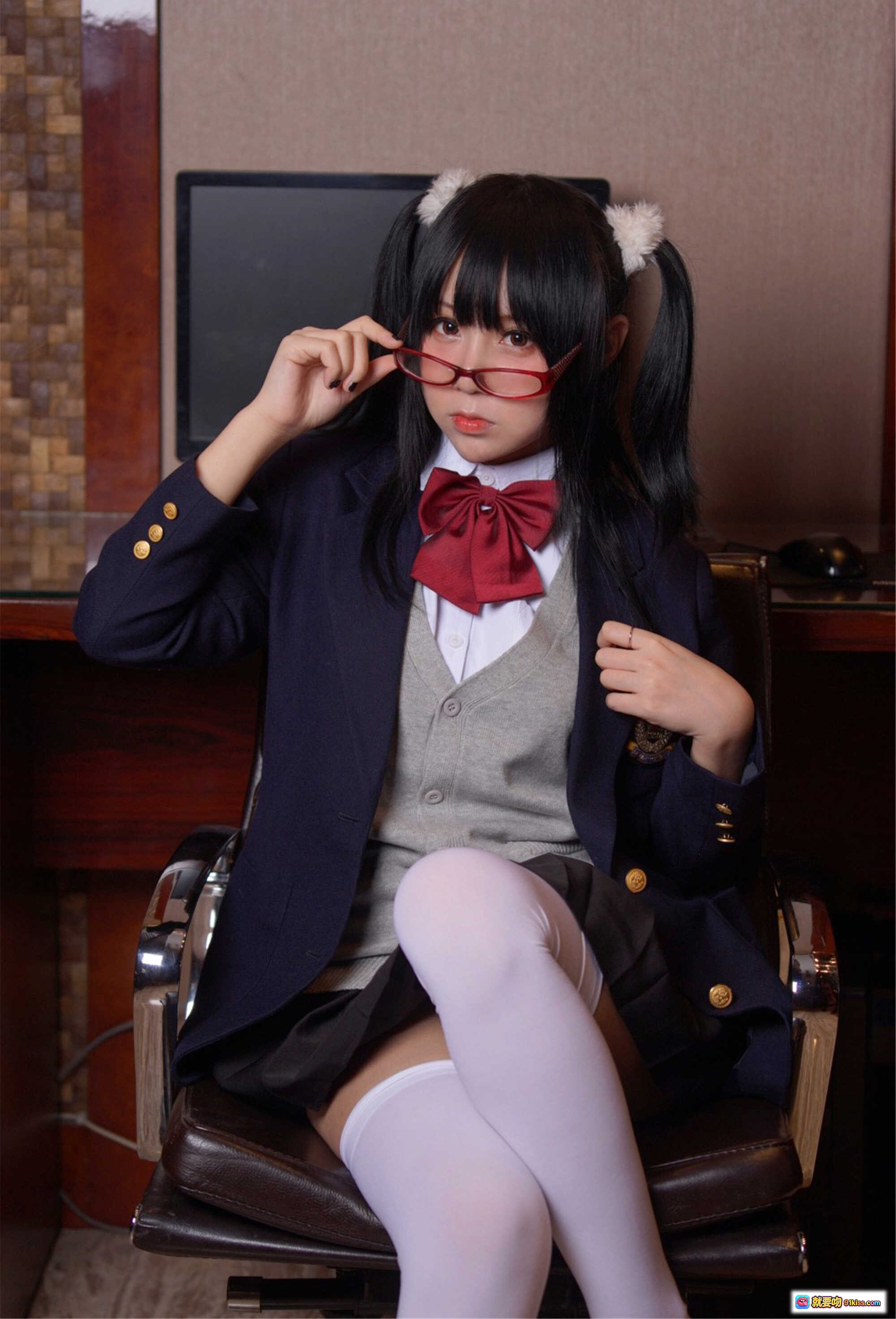 图片[6] - 摇摇乐yoyo NO.036 白银x摇摇乐 125P写真集 白色制服 猫耳眼镜 白丝黑丝美腿 优雅坐姿 室内私房摄影 - 就要吻