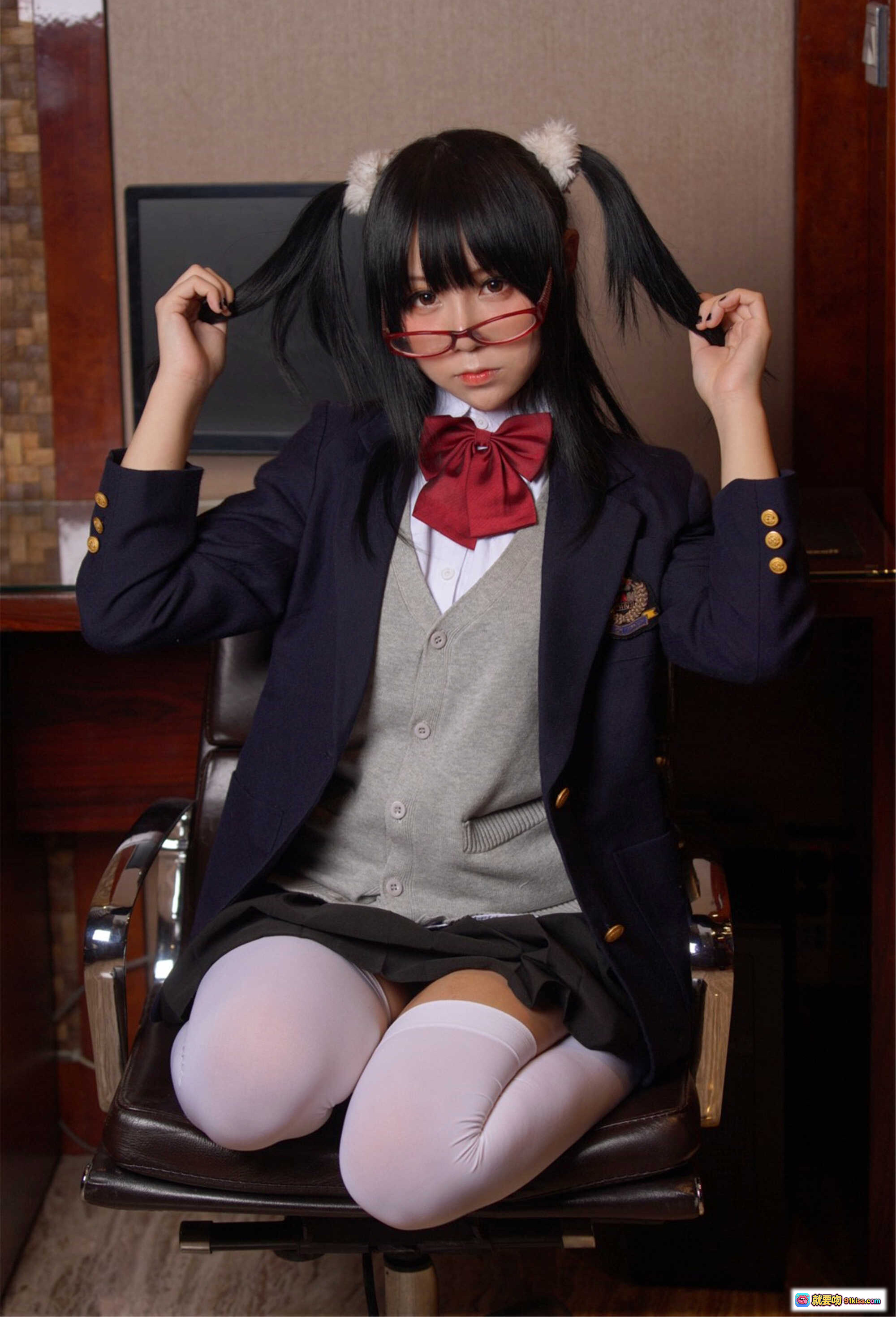 图片[7] - 摇摇乐yoyo NO.036 白银x摇摇乐 125P写真集 白色制服 猫耳眼镜 白丝黑丝美腿 优雅坐姿 室内私房摄影 - 就要吻