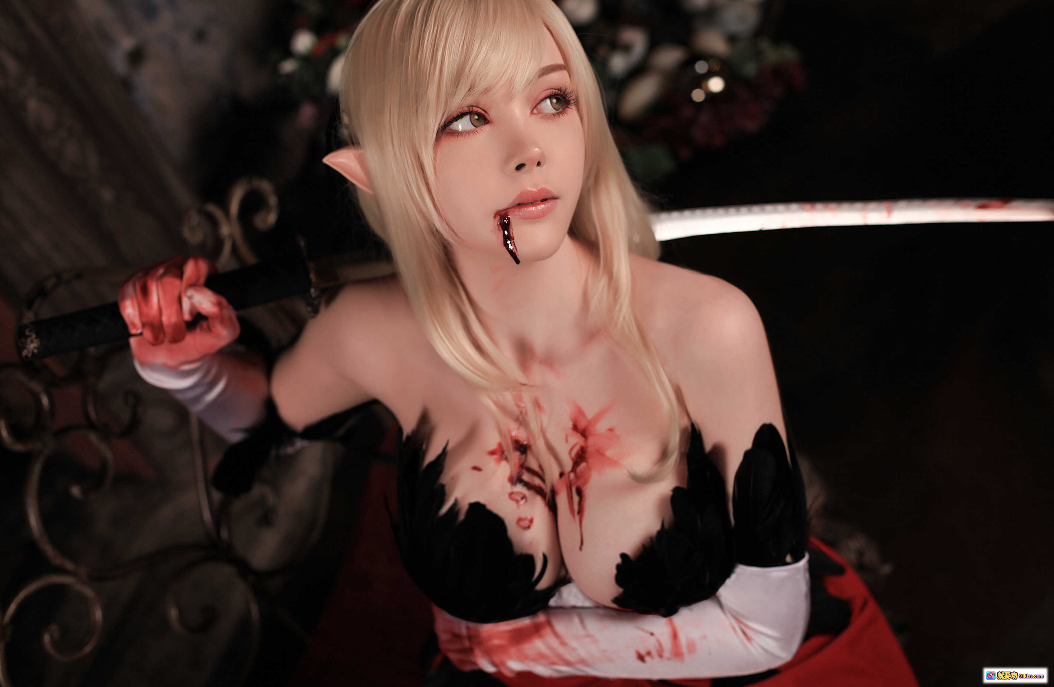 Sayathefox NO.009 忍野忍 Cosplay 精美写真 金发精灵耳 血迹妆容 黑红服饰 手持武士刀 暗黑风摄影 10P高清图集 - 就要吻