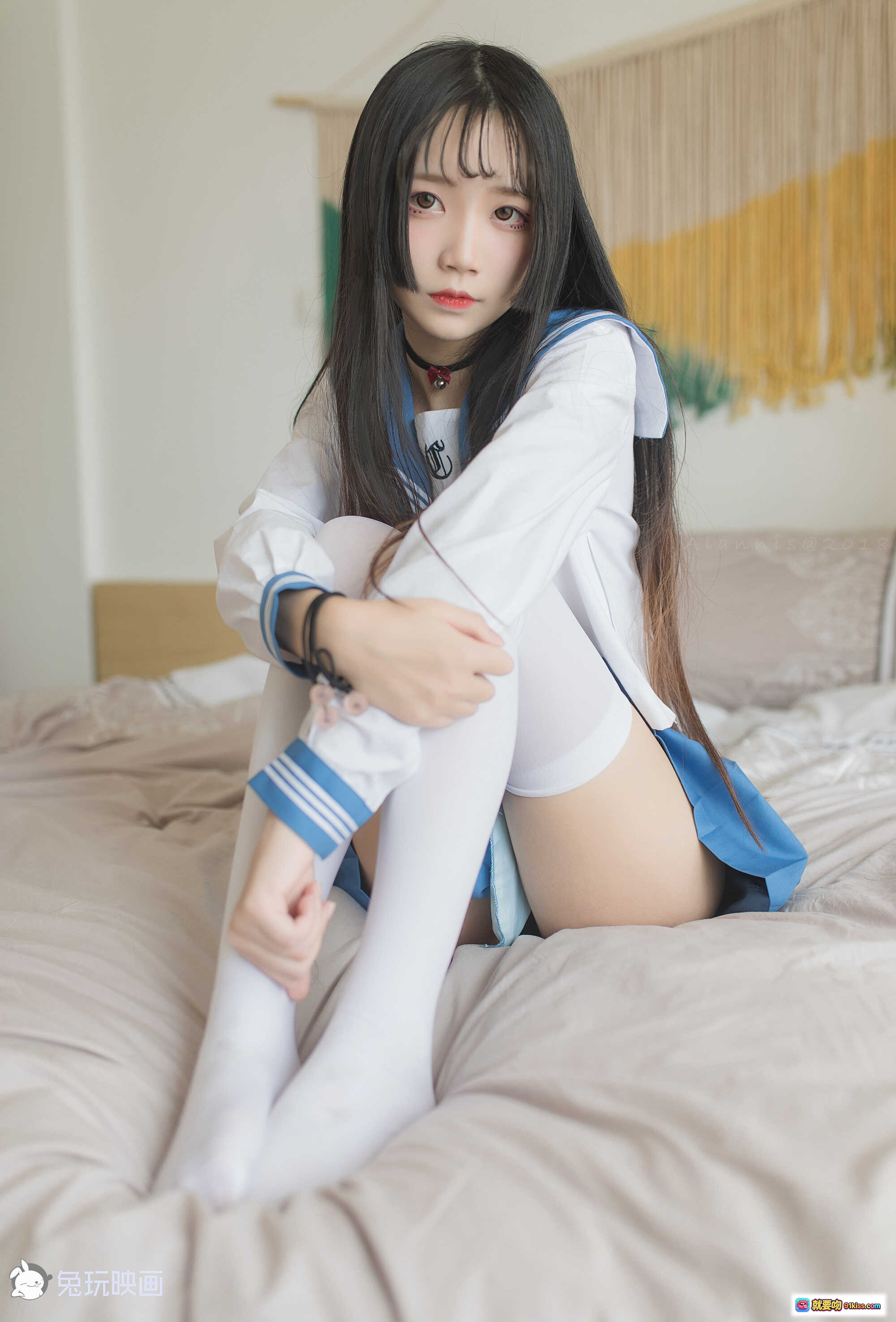 图片[9] - 白丝JK少女 蓝色百褶裙 透光窗帘 纯欲风写真 兔玩映画 五更百鬼 10P高清图集 - 就要吻