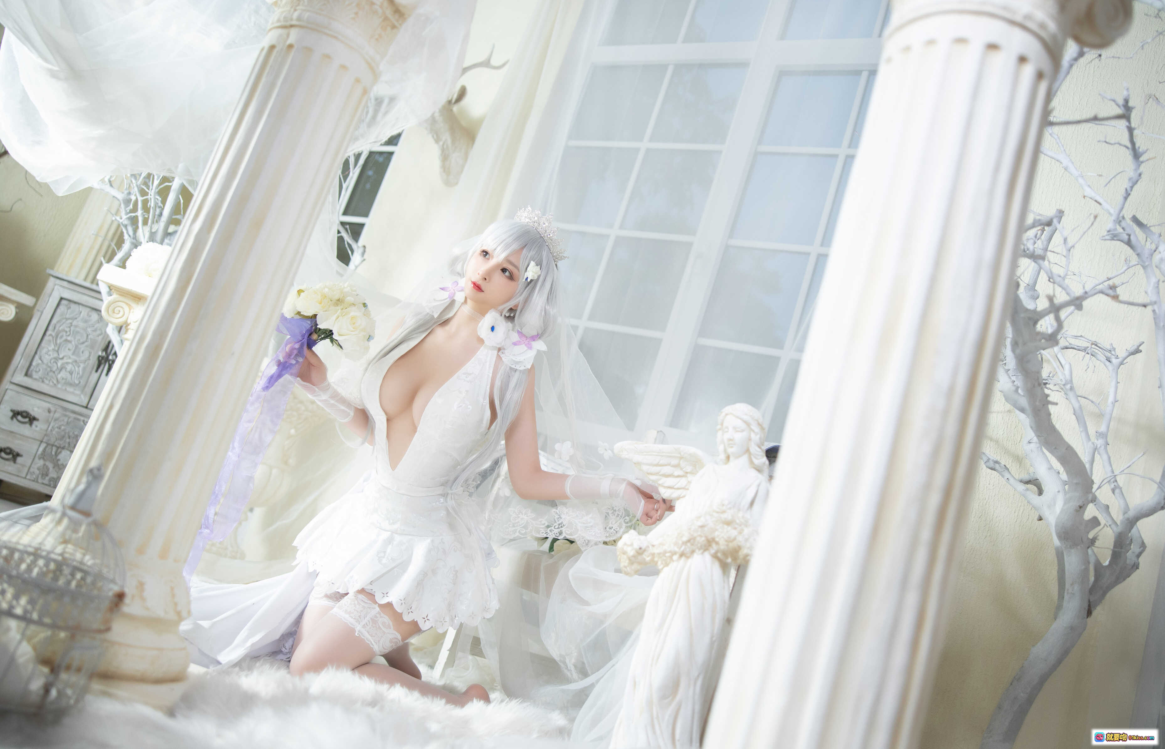 叉子宝宝NO.008碧蓝光辉cos写真｜白色婚纱天使造型｜古典柱廊梦幻场景｜精致蕾丝花饰｜柔光氛围感美图 - 就要吻