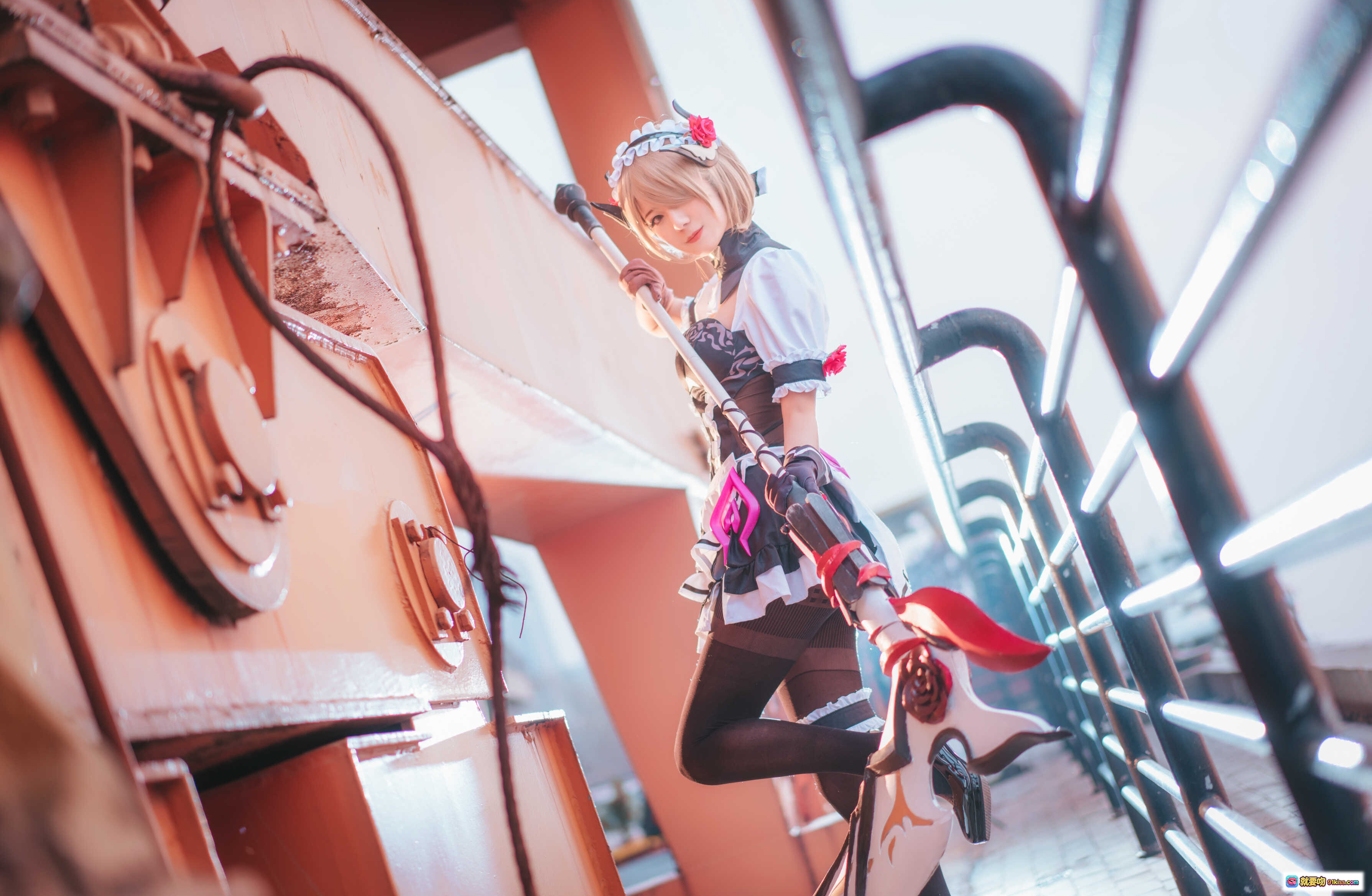 弥音音NO.013丽塔黯蔷薇2 Cosplay写真 | 精致女仆装+红玫瑰发饰+工业风场景 | 高清15P美图 - 就要吻