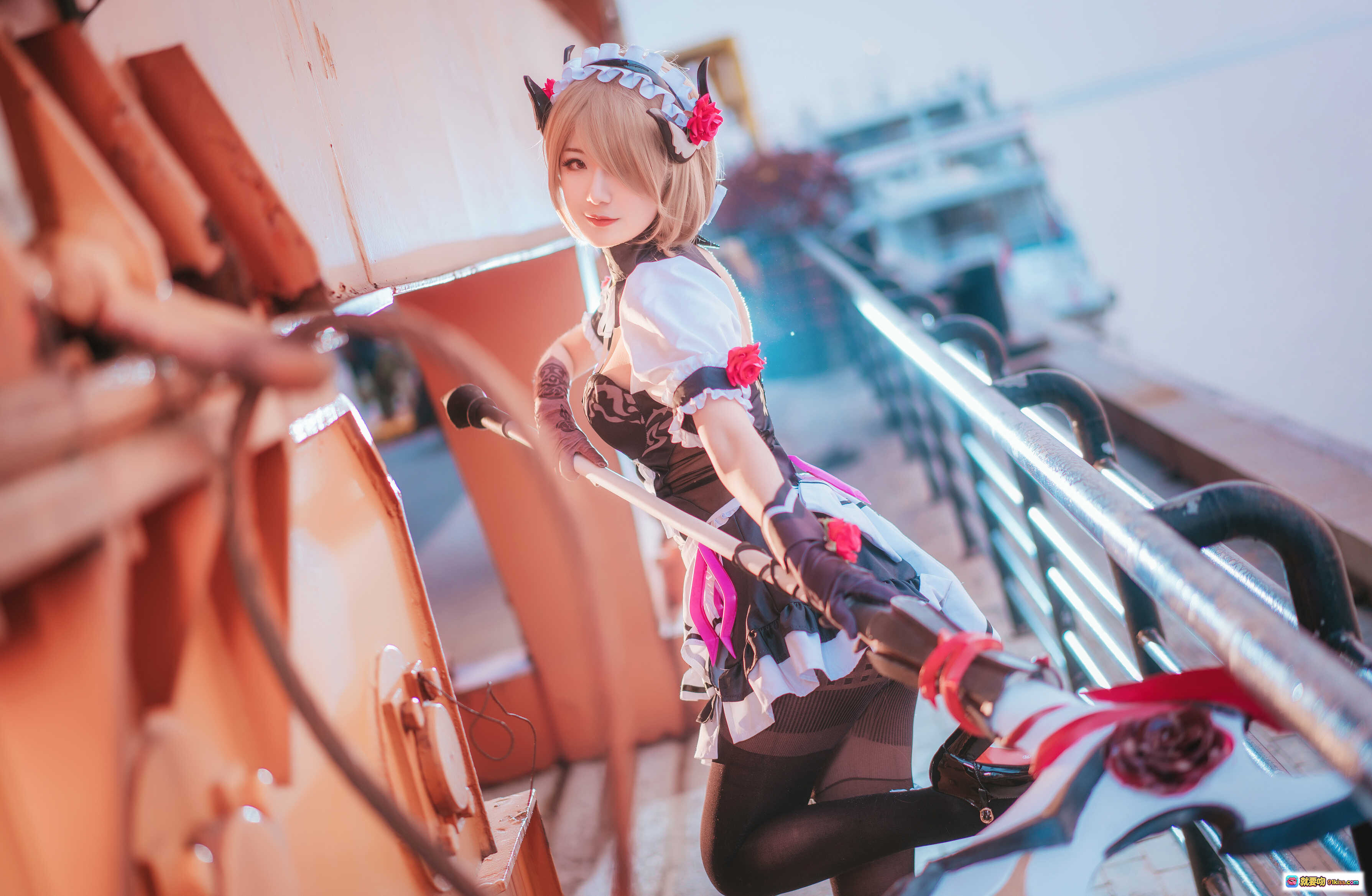 图片[2] - 弥音音NO.013丽塔黯蔷薇2 Cosplay写真 | 精致女仆装+红玫瑰发饰+工业风场景 | 高清15P美图 - 就要吻