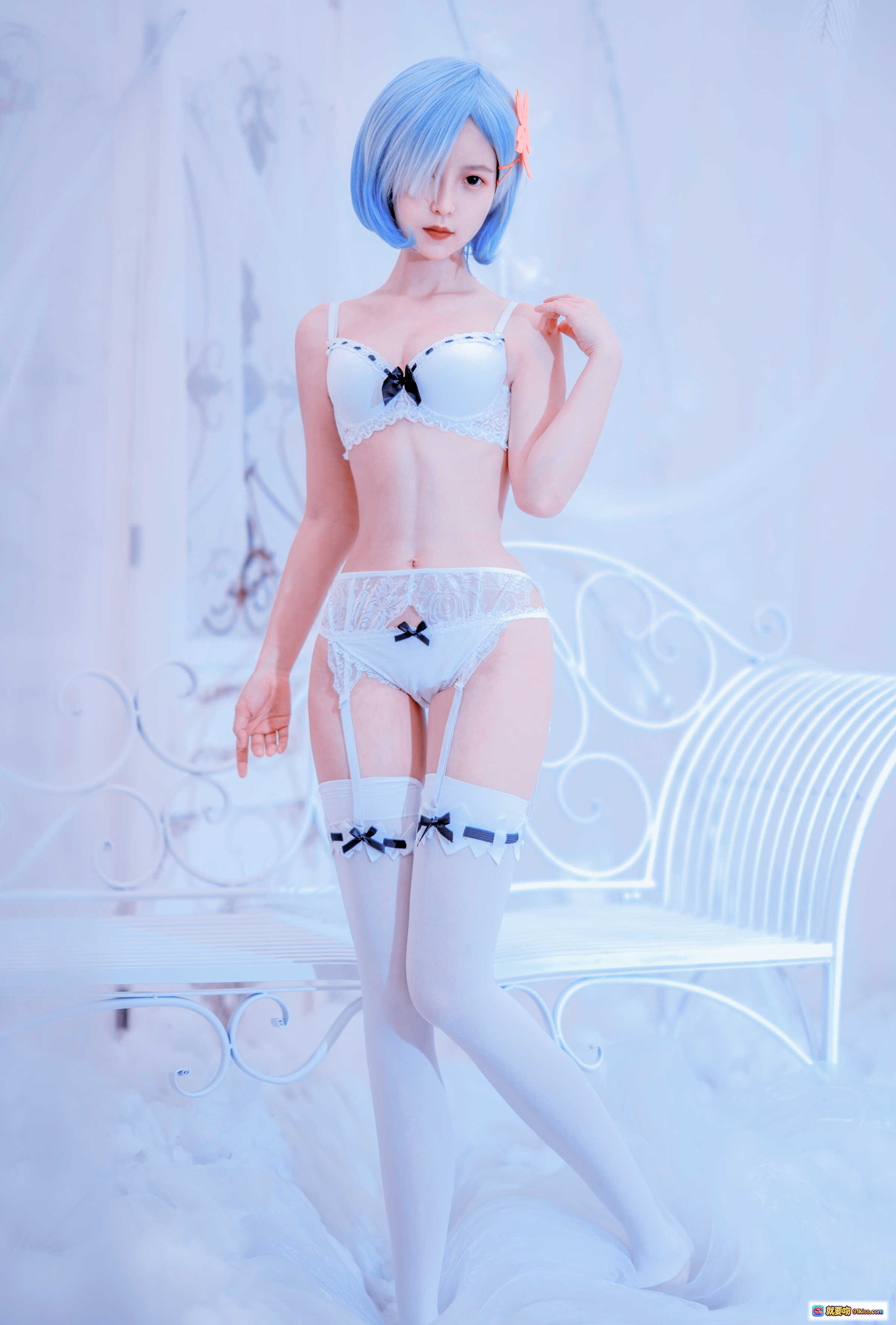 图片[4] - 晕崽Zz NO.002 蕾姆 Cosplay 白色蕾丝内衣 蓝发少女 坐姿写真 30P高清图集 120MB下载 - 就要吻