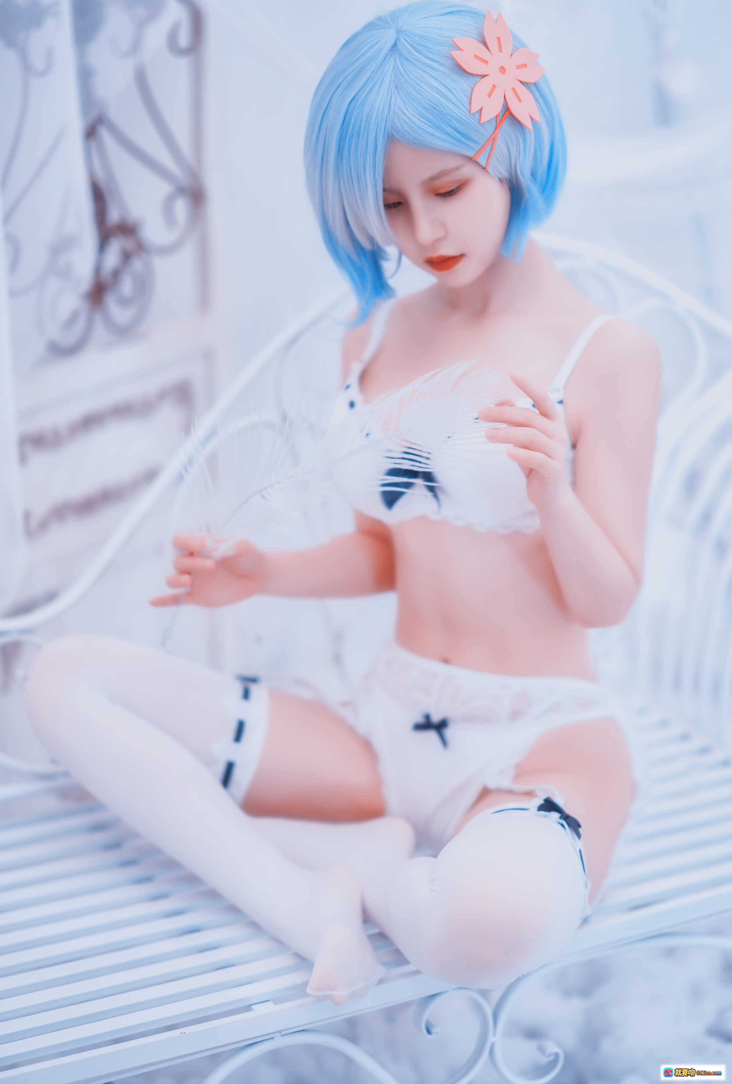图片[5] - 晕崽Zz NO.002 蕾姆 Cosplay 白色蕾丝内衣 蓝发少女 坐姿写真 30P高清图集 120MB下载 - 就要吻