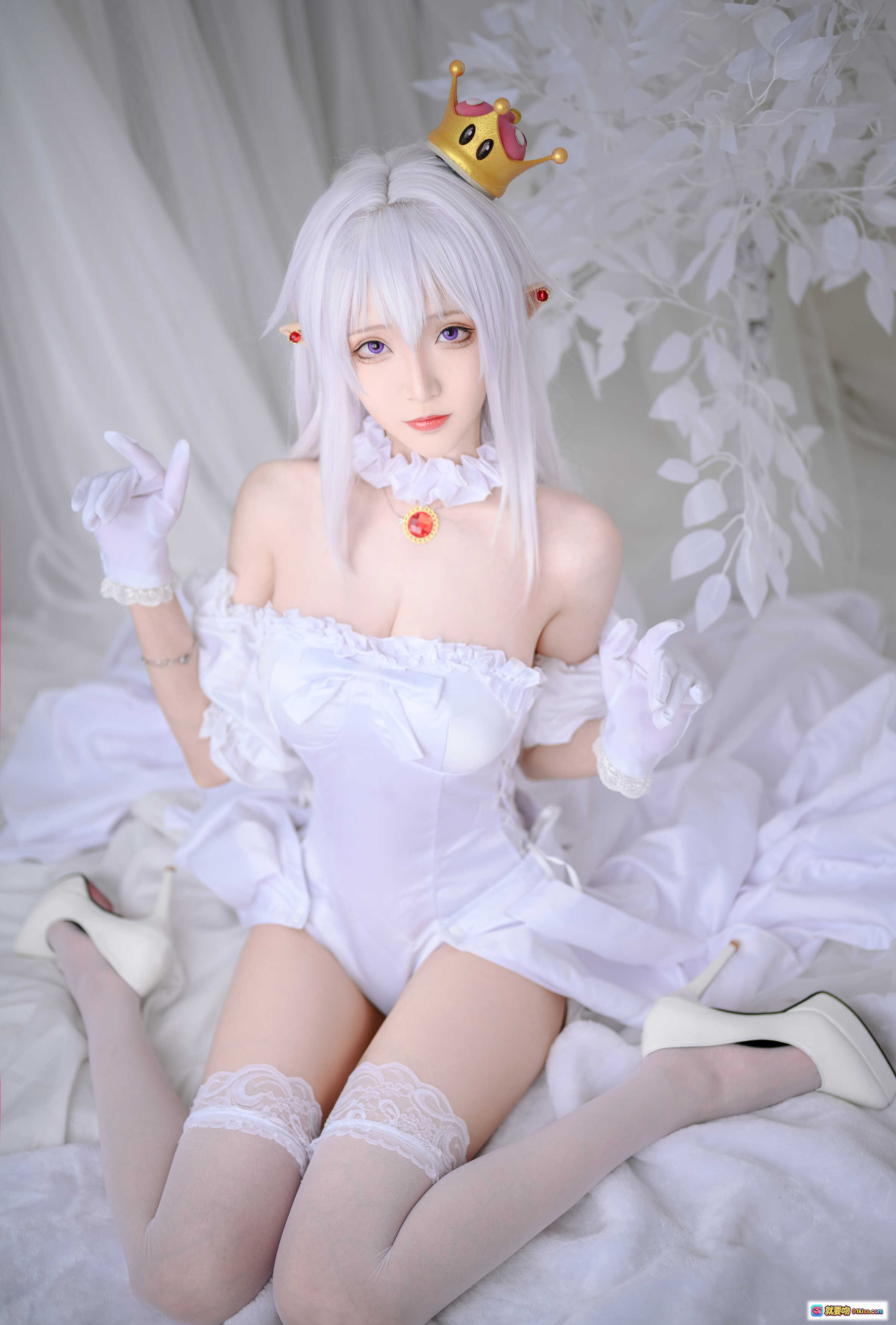 图片[7] - 青青子Js NO.018 幽灵姬 cosplay 白色洛丽塔裙装 精灵耳皇冠蕾丝袜高跟鞋天使雕像背景写真 - 就要吻