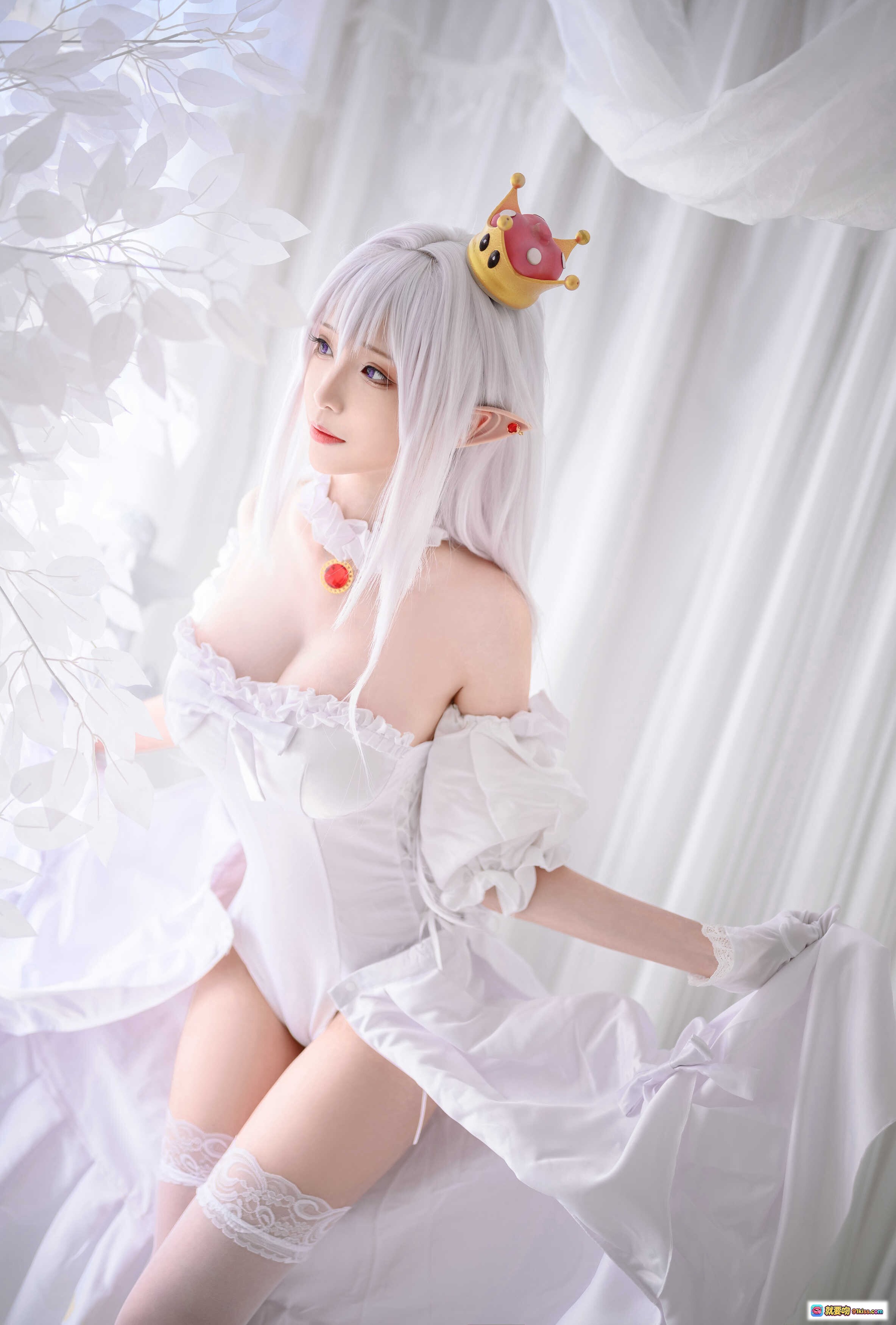 图片[3] - 青青子Js NO.018 幽灵姬 cosplay 白色洛丽塔裙装 精灵耳皇冠蕾丝袜高跟鞋天使雕像背景写真 - 就要吻