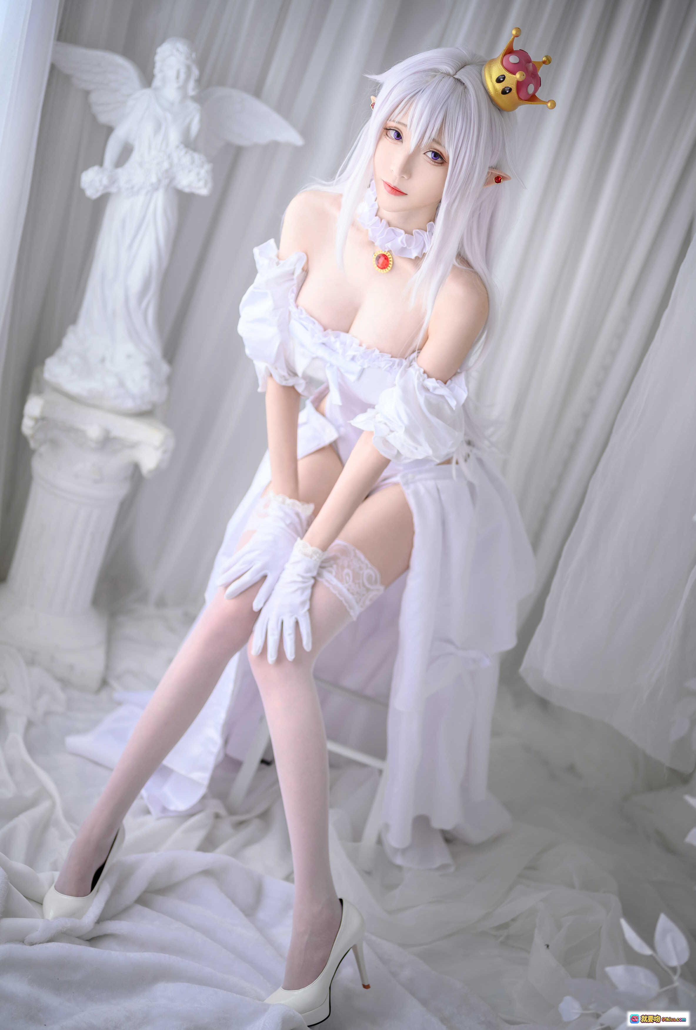 图片[9] - 青青子Js NO.018 幽灵姬 cosplay 白色洛丽塔裙装 精灵耳皇冠蕾丝袜高跟鞋天使雕像背景写真 - 就要吻
