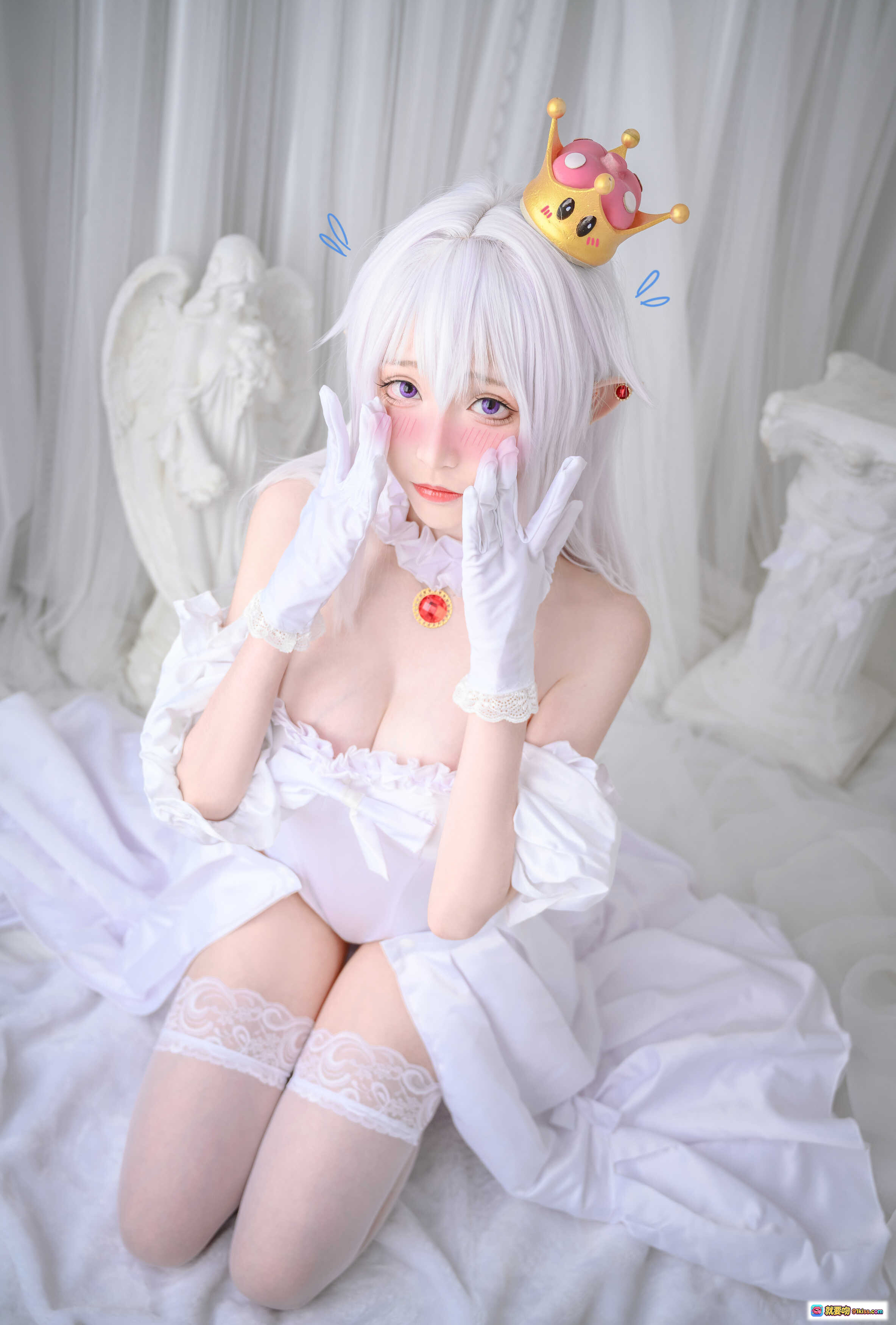 图片[2] - 青青子Js NO.018 幽灵姬 cosplay 白色洛丽塔裙装 精灵耳皇冠蕾丝袜高跟鞋天使雕像背景写真 - 就要吻