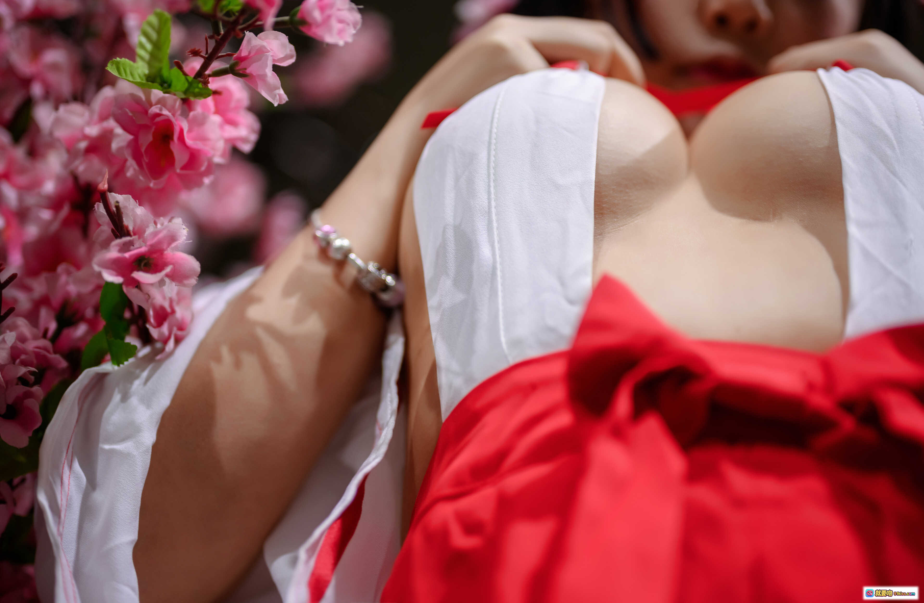 图片[6] - 抱走莫子A NO.020限量电子版巫女写真 37P高清美图 白红和风服饰 樱花背景 性感日系COSPLAY少女 - 就要吻