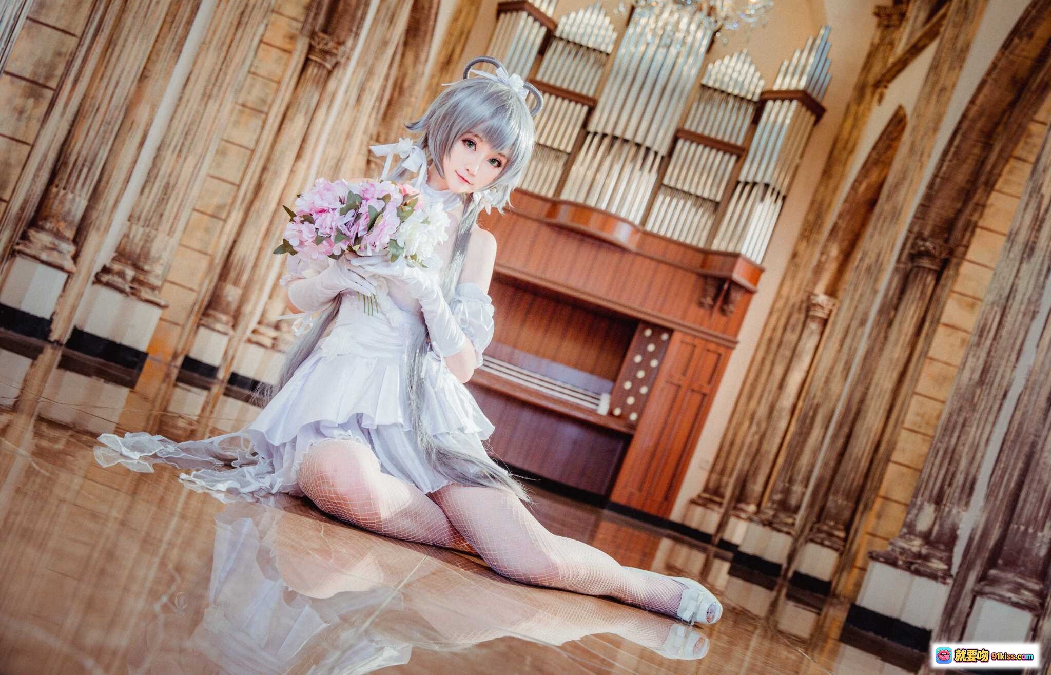 图片[10] - 洛天依花嫁cosplay写真｜yui金鱼NO.008｜白色婚纱裙+银发少女+教堂场景+花束点缀+精致洛丽塔风 - 就要吻