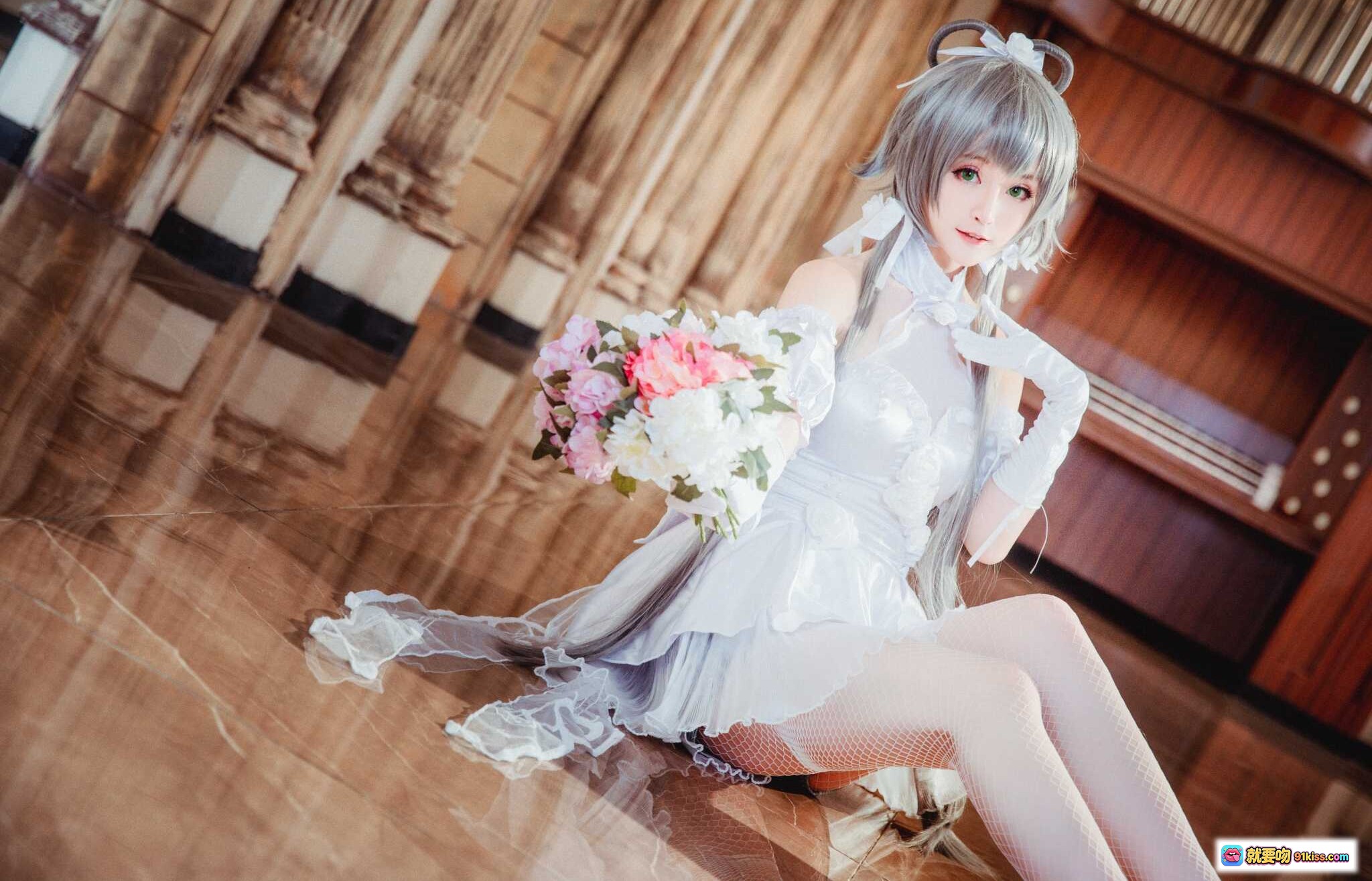 图片[2] - 洛天依花嫁cosplay写真｜yui金鱼NO.008｜白色婚纱裙+银发少女+教堂场景+花束点缀+精致洛丽塔风 - 就要吻