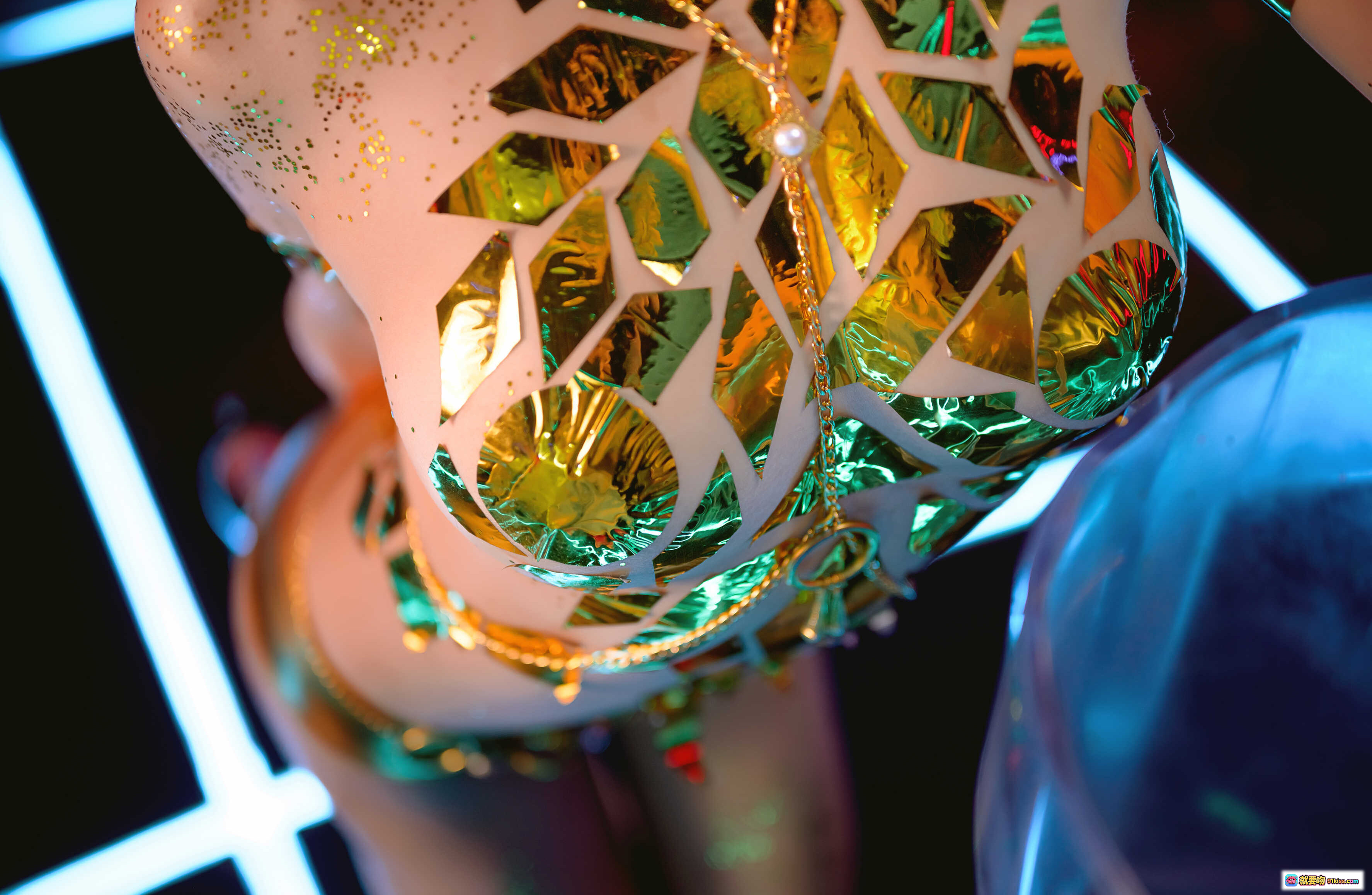 图片[4] - 抱走莫子A NO.028 金色传说 35P 672MB 霓虹光影 碎镜装饰 性感写真 艺术人像 时尚摄影 高清图集 - 就要吻