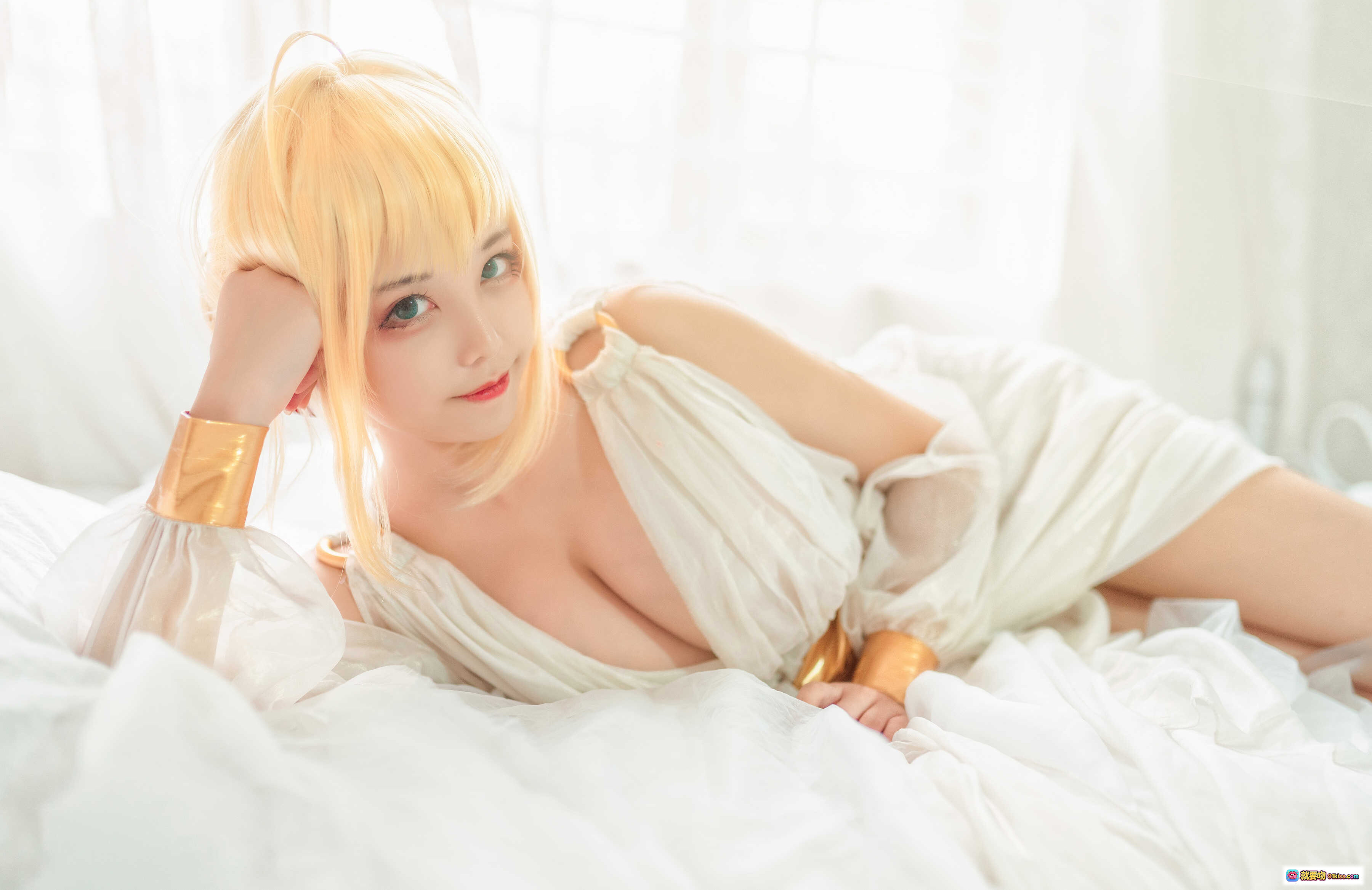 图片[2] - 蜜汁猫裘NO.008尼禄睡裙Cosplay写真 白色透视长裙金色腰带性感美腿居家风摄影 10P高清图集 - 就要吻