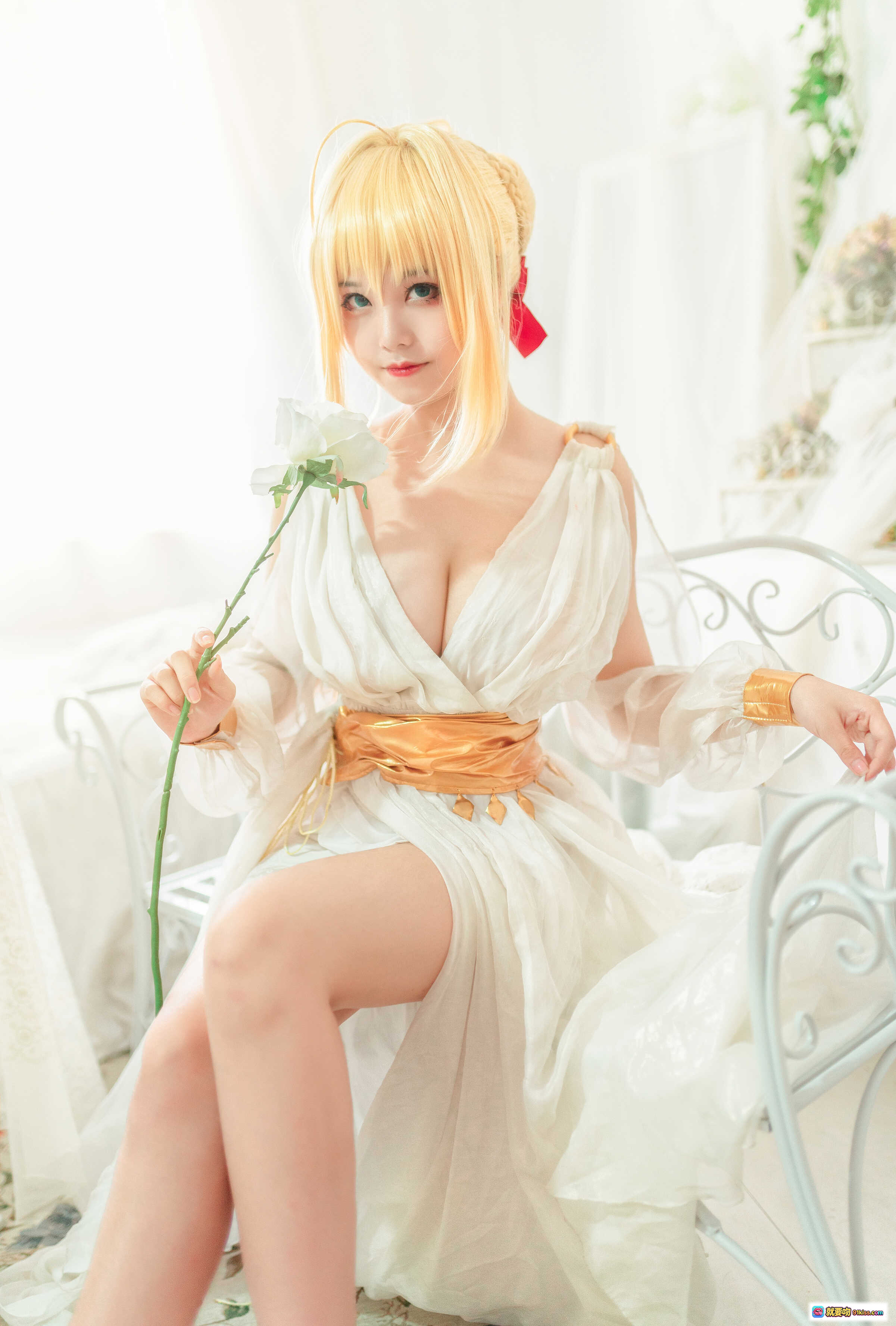 图片[10] - 蜜汁猫裘NO.008尼禄睡裙Cosplay写真 白色透视长裙金色腰带性感美腿居家风摄影 10P高清图集 - 就要吻