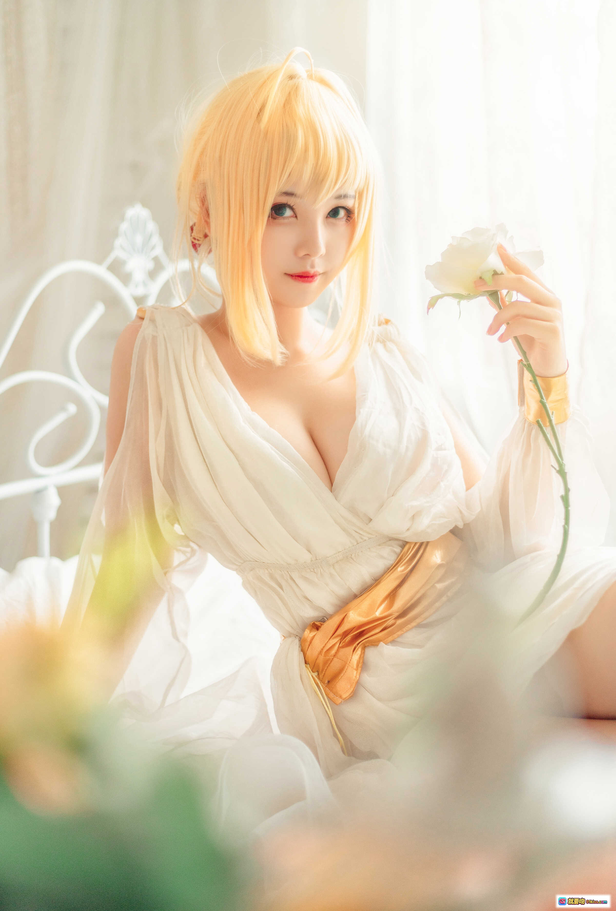 图片[6] - 蜜汁猫裘NO.008尼禄睡裙Cosplay写真 白色透视长裙金色腰带性感美腿居家风摄影 10P高清图集 - 就要吻