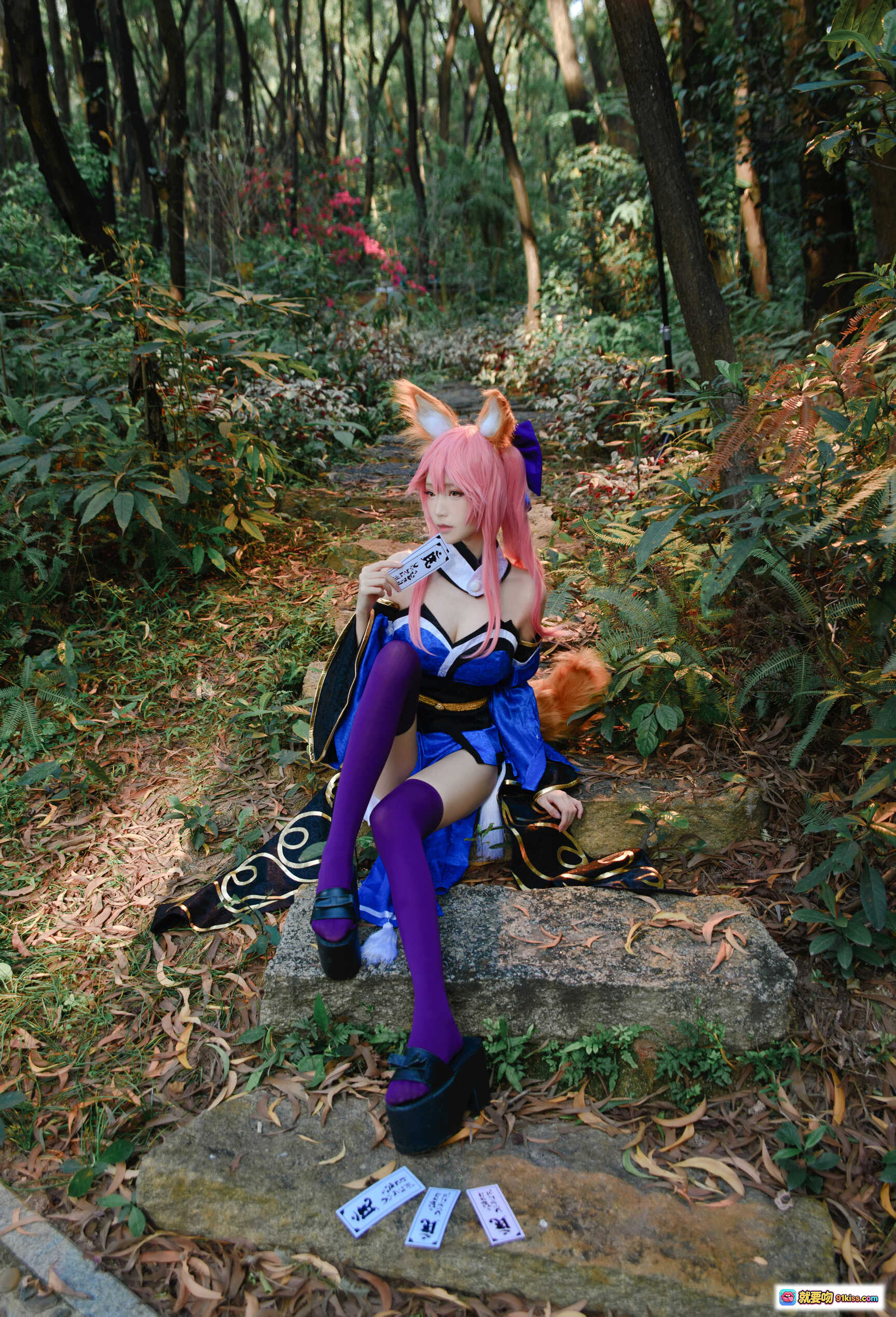 图片[9] - 青青子Js玉藻前cos泳装写真_粉发狐耳比基尼_泳池边性感摆拍_48P高清图集 - 就要吻