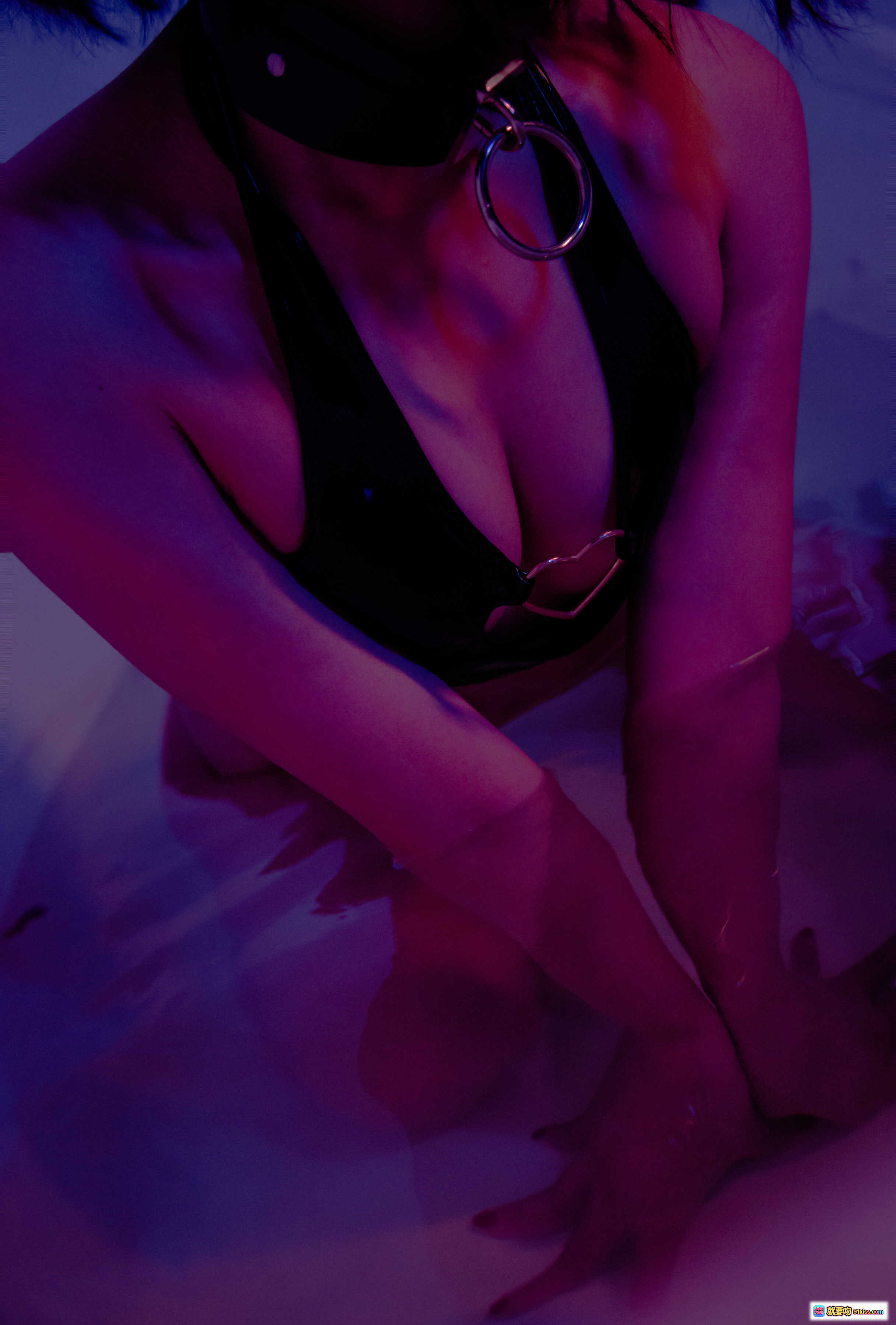 图片[10] - 青水NO.003魅魔写真｜紫蓝光影浴缸诱惑｜43P高清图集｜暗黑系性感私房摄影 - 就要吻