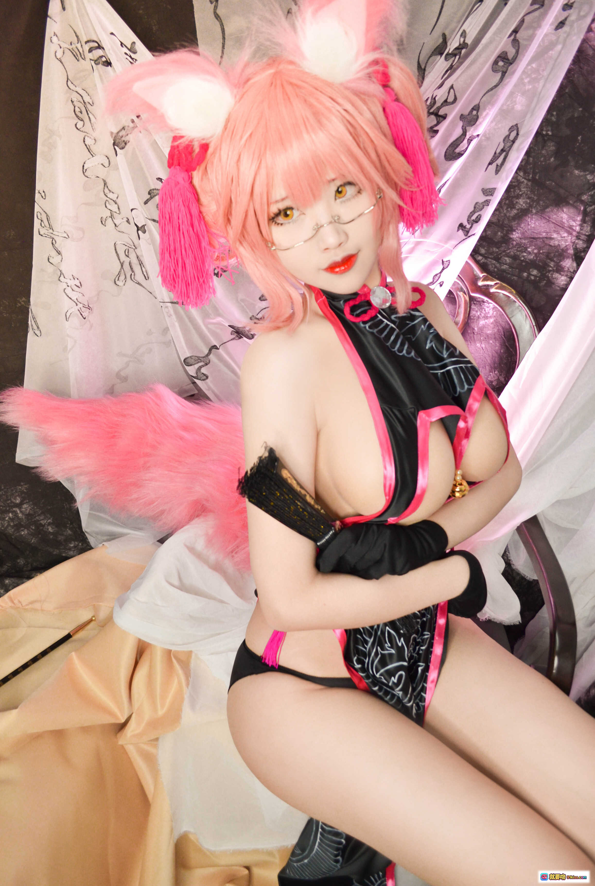 图片[3] - KaYa萱 NO.004 杀玉藻前旗袍Ver Cosplay 粉发狐耳黑丝高跟性感写真 19P高清图集 - 就要吻