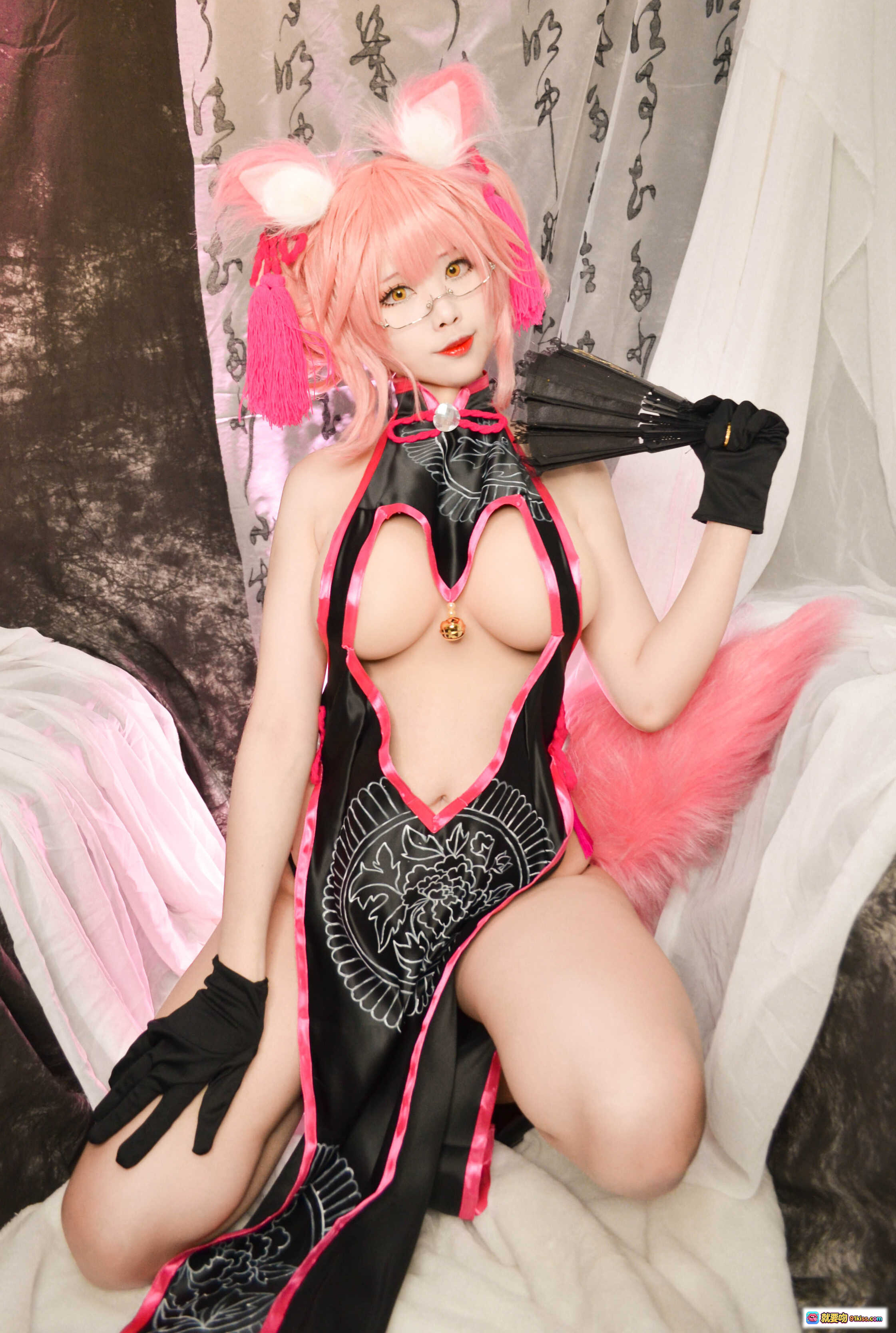 图片[10] - KaYa萱 NO.004 杀玉藻前旗袍Ver Cosplay 粉发狐耳黑丝高跟性感写真 19P高清图集 - 就要吻