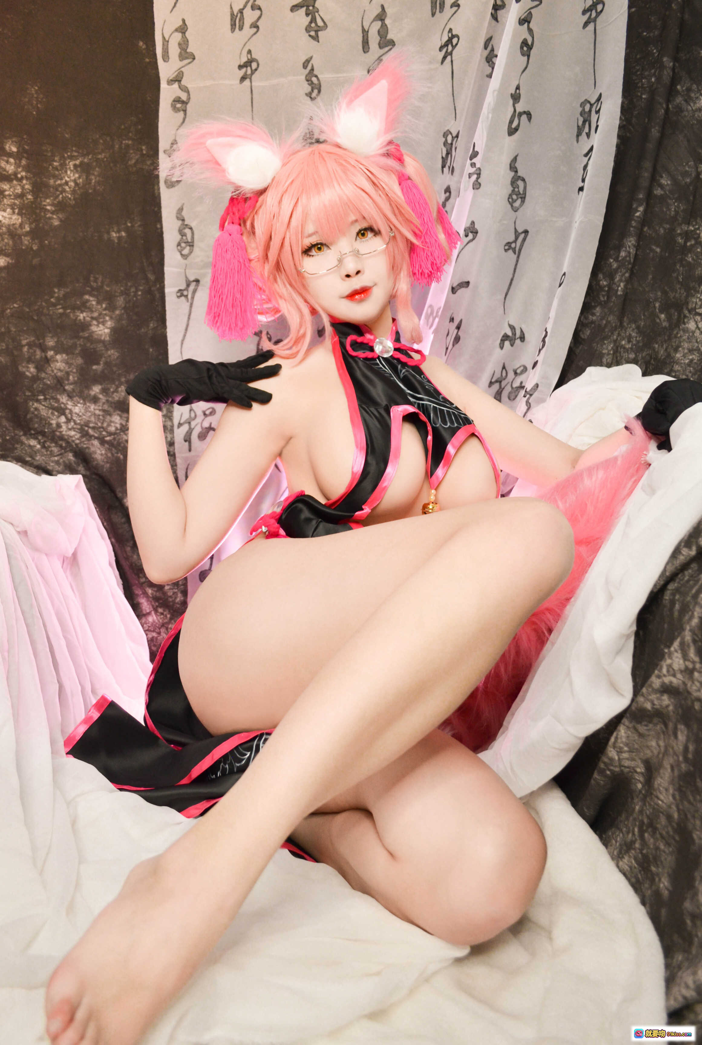 图片[5] - KaYa萱 NO.004 杀玉藻前旗袍Ver Cosplay 粉发狐耳黑丝高跟性感写真 19P高清图集 - 就要吻