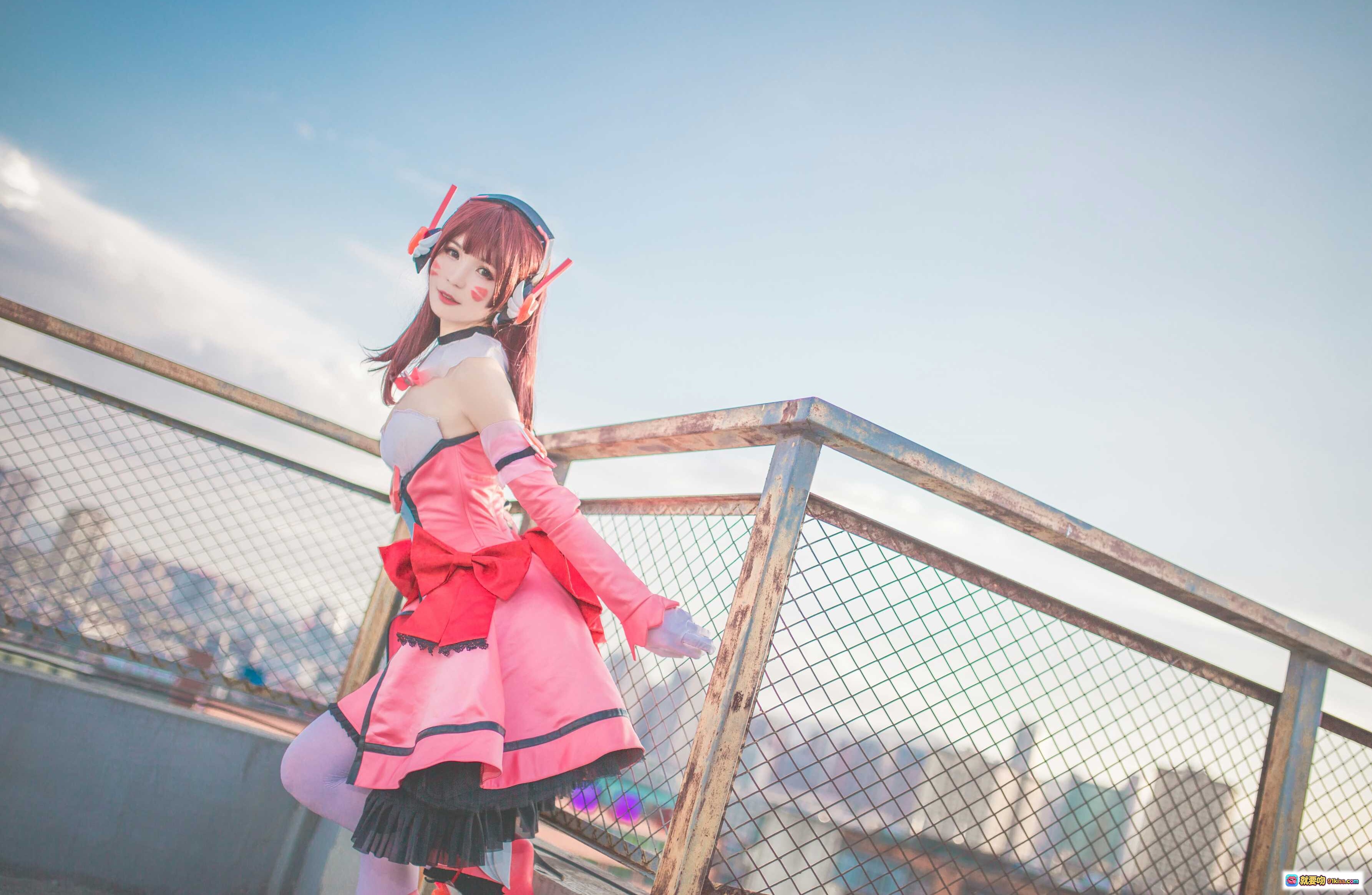 图片[8] - 北之北 VOL.12 守望先锋D.VA魔法少女Cosplay 粉红战衣+耳机造型 城市天台写真 10P高清美图 - 就要吻