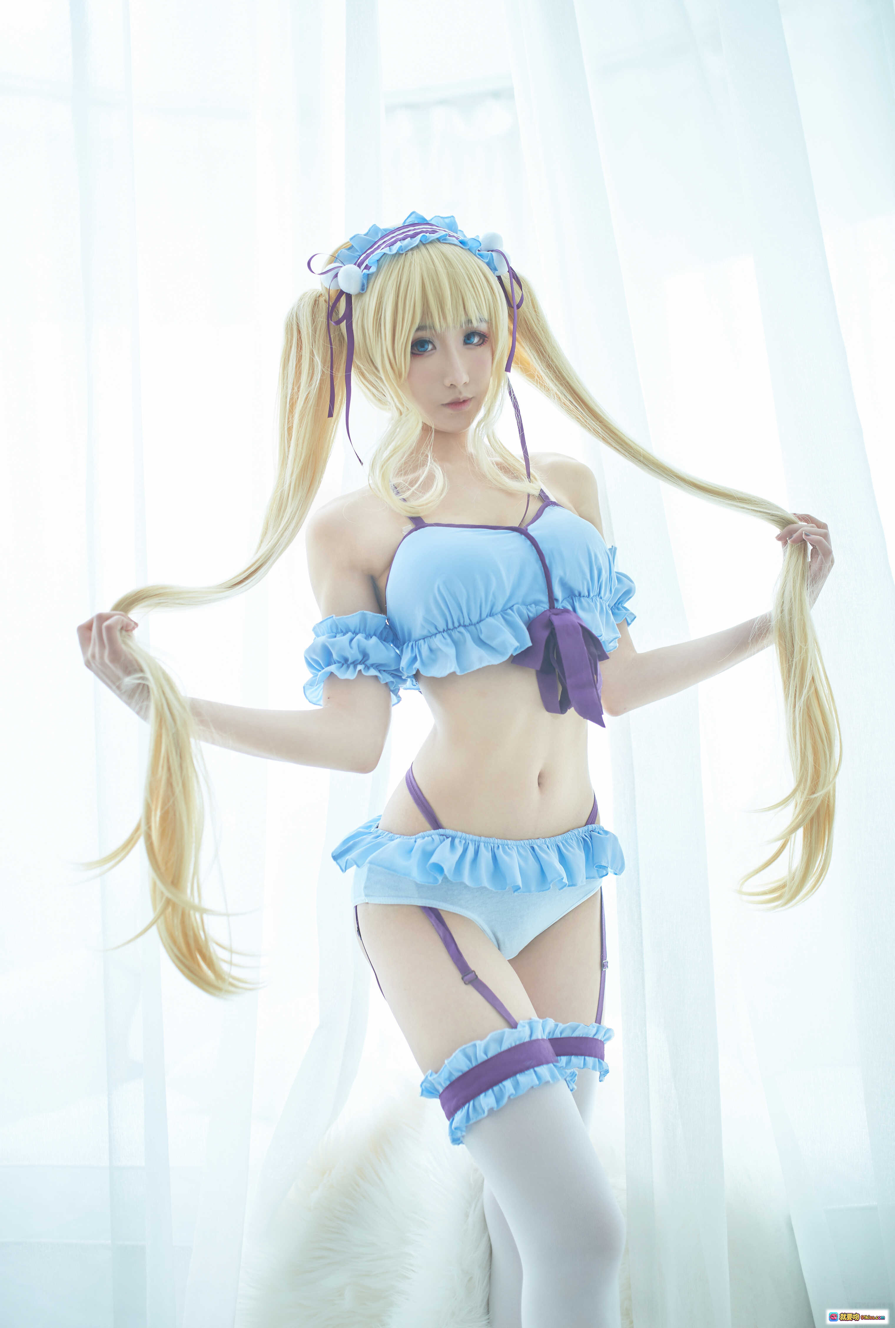 图片[2] - Shika小鹿鹿NO.013路人女主Cosplay写真 40P高清黑丝蕾丝吊带裙花饰发夹木地板躺姿美拍 - 就要吻